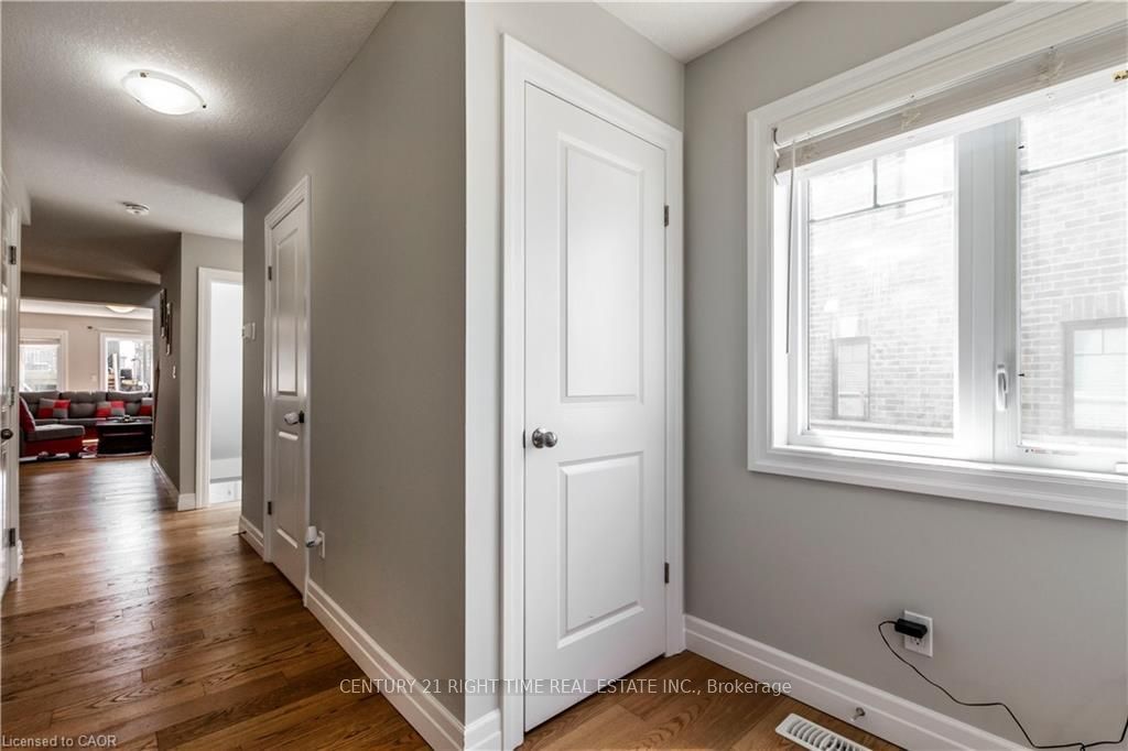 90 Hollybrook Trail, Kitchener, ON N2R 0M7 photo 5
