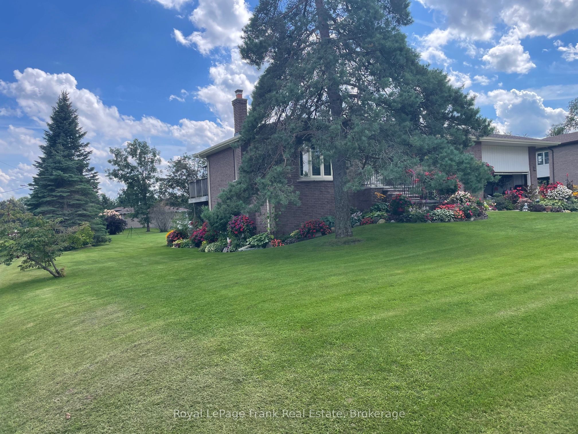378 Old Surrey Lane, Kawartha Lakes, ON K0M 1A0 photo 2
