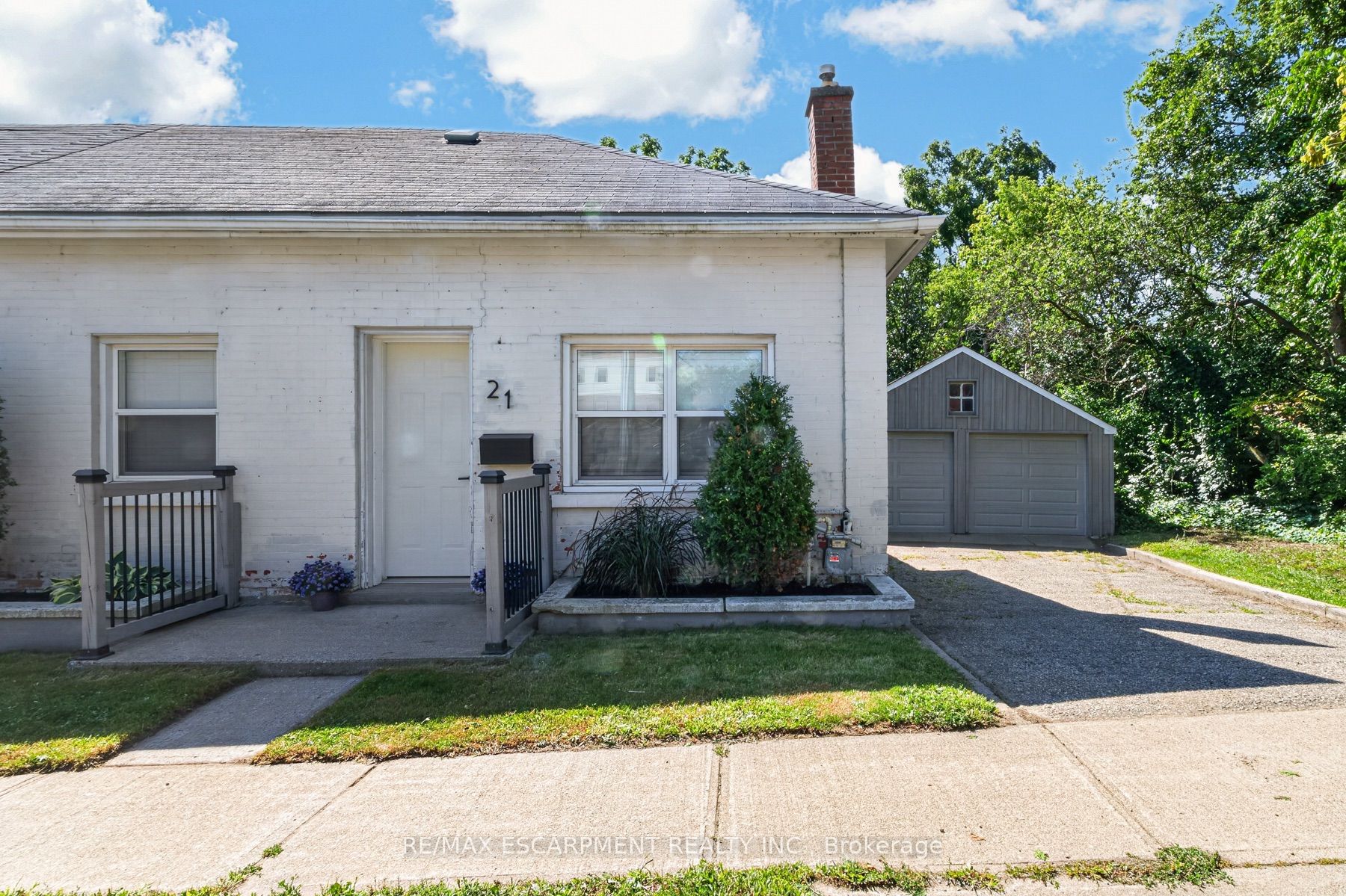 21 Cedar Street, Cambridge, ON N1S 1T8 photo 2