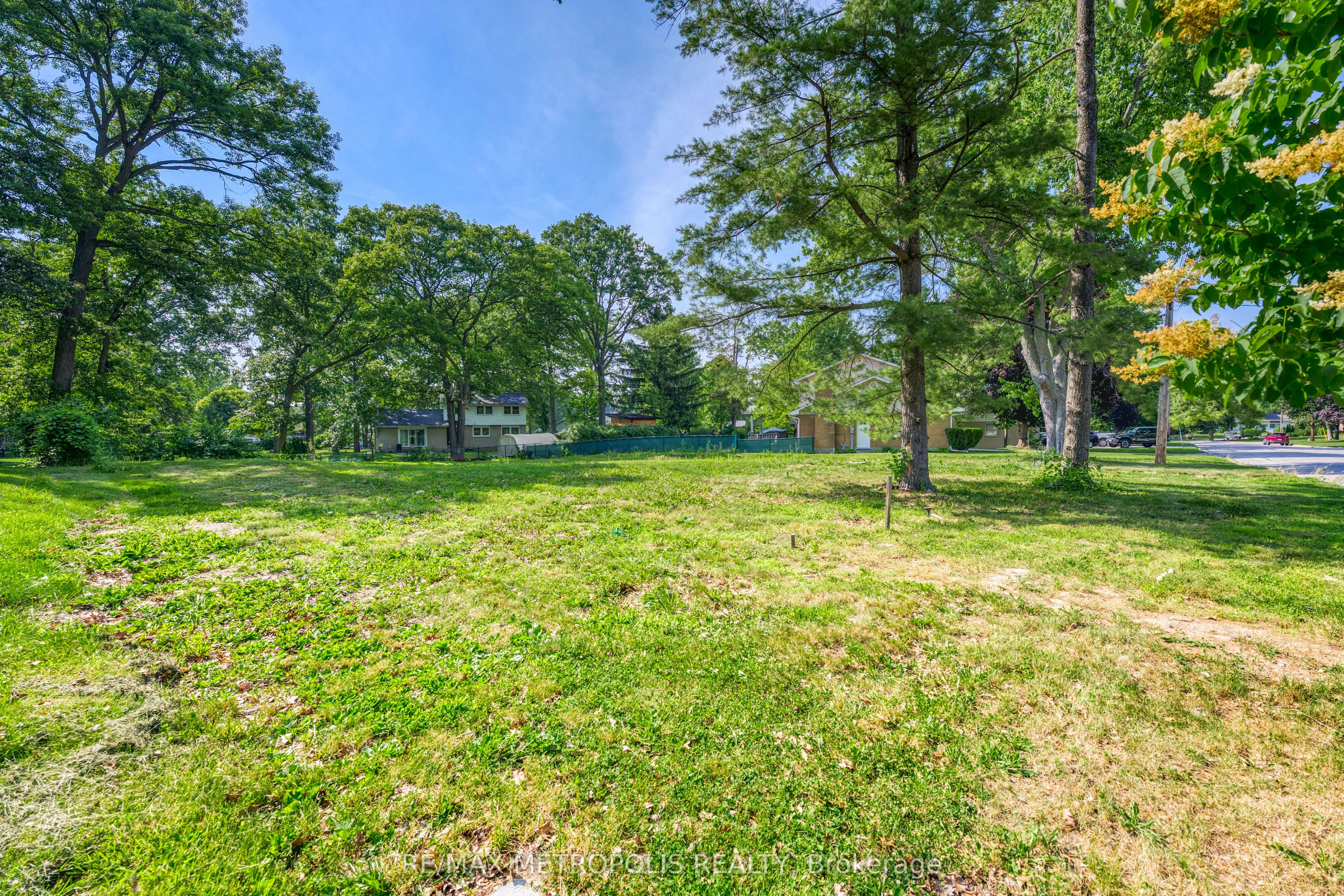 1307-S Ridgewood Drive, Sarnia, ON N7V 3R2 photo 2