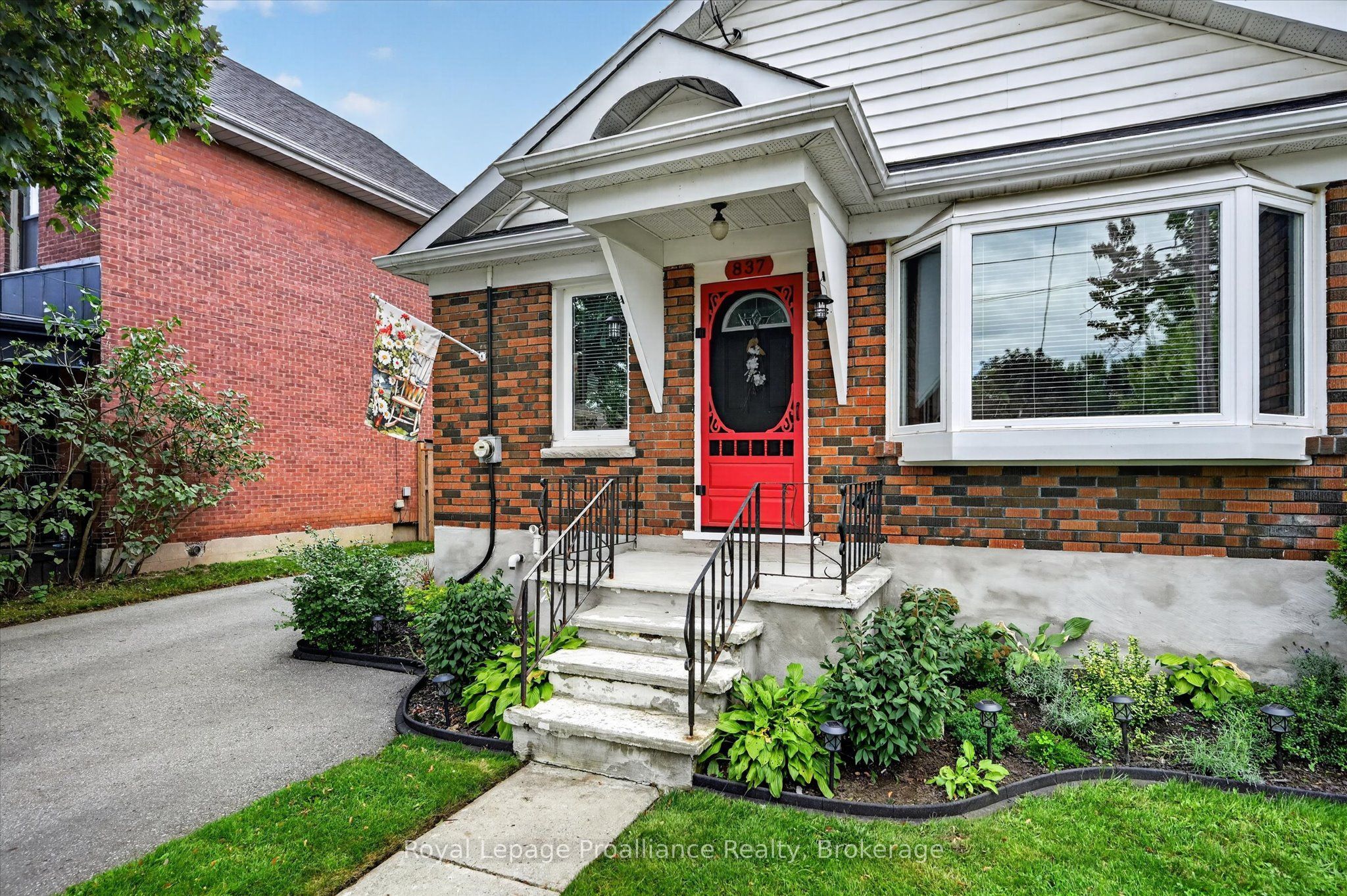 837 Sherburne Street, Peterborough, ON K9J 3B7 photo 2