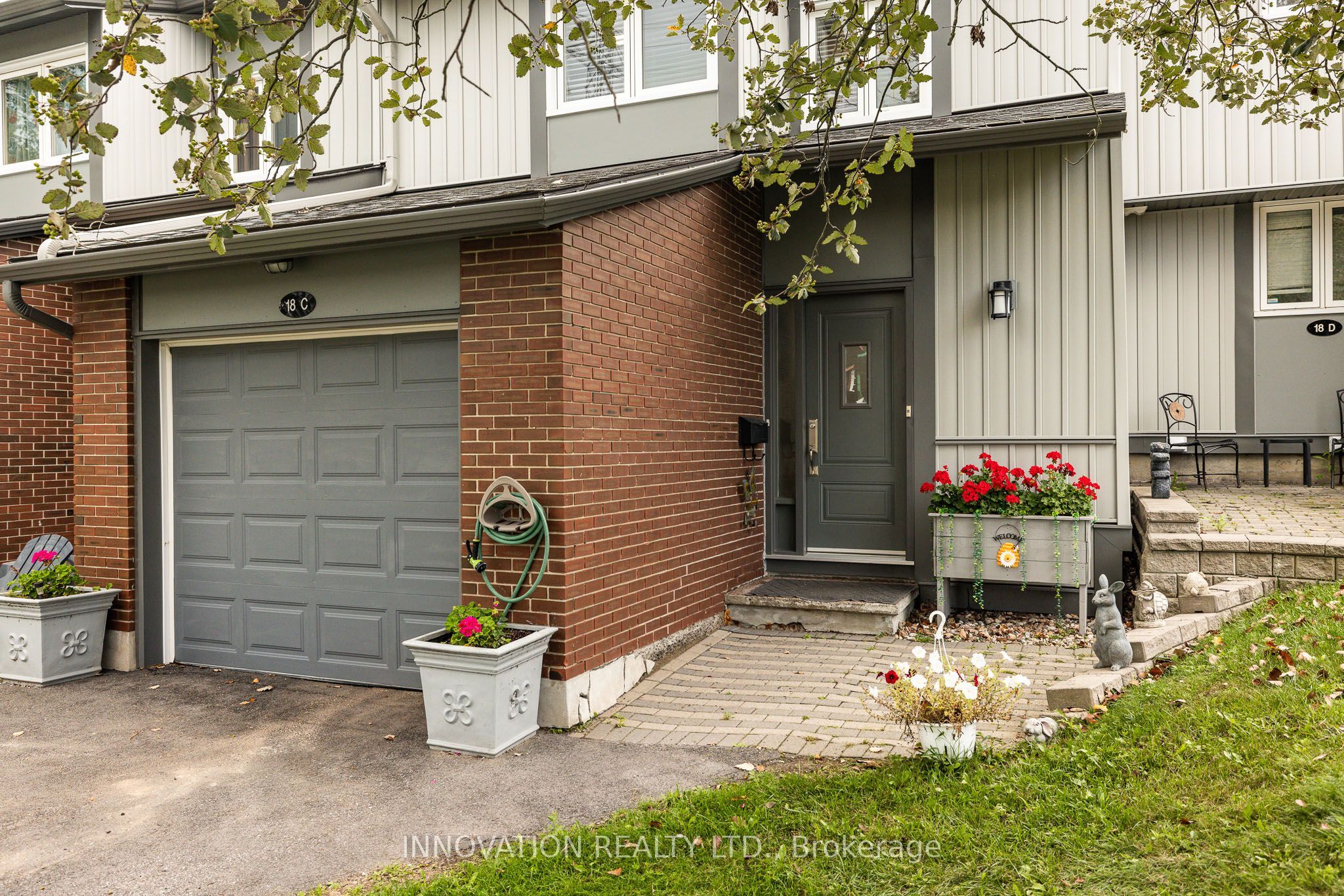 18 Benlea Drive C, Tanglewood - Grenfell Glen - Pineglen, ON K2G 4A8 photo 4