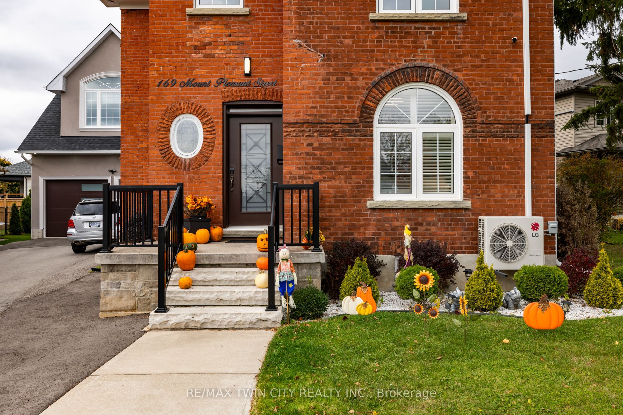 169 Mount Pleasant Street, Brantford, ON N3T 1T6 photo 3