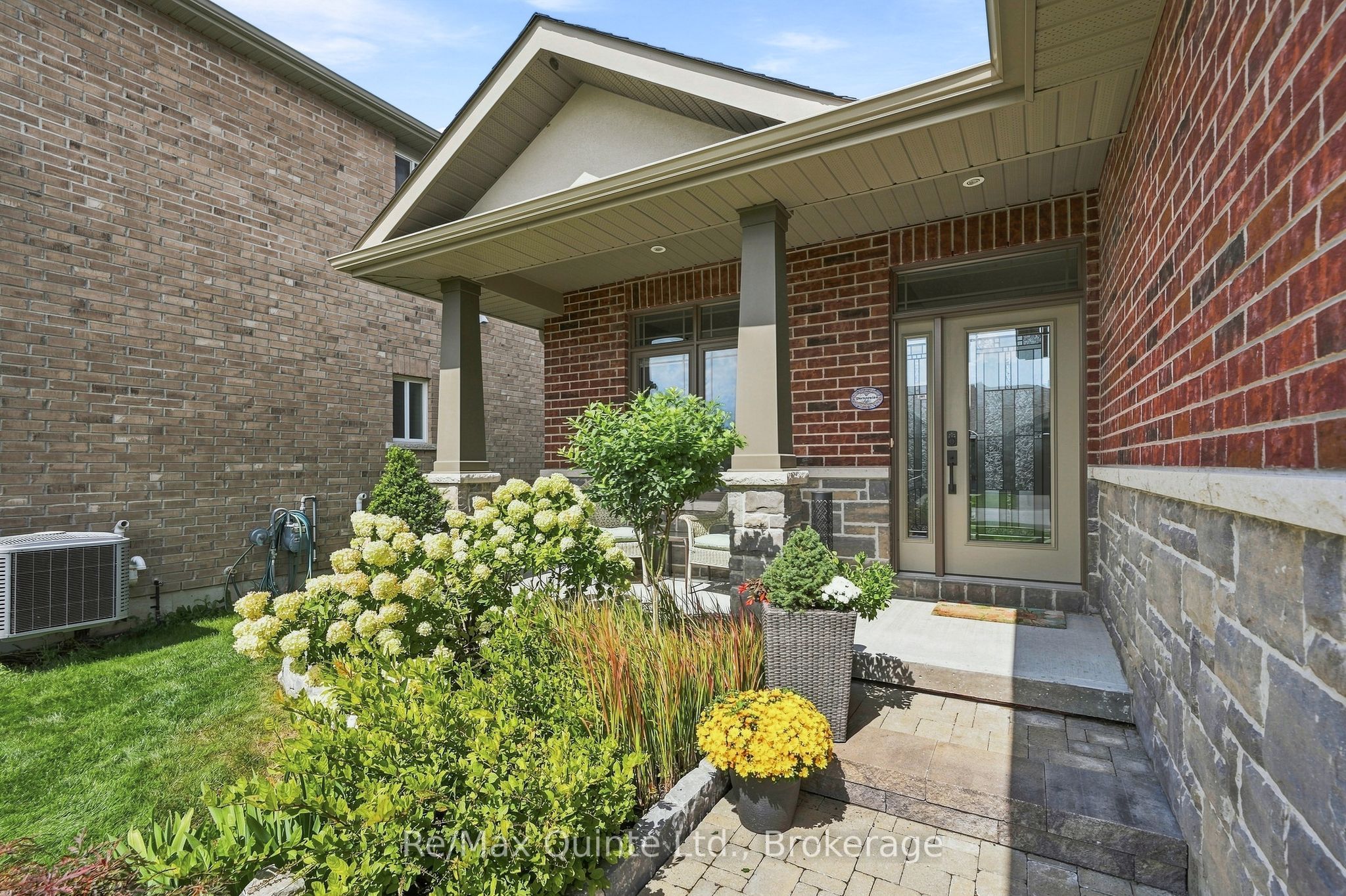 40 Farmington Crescent, Belleville, ON K8N 0J8 photo 2