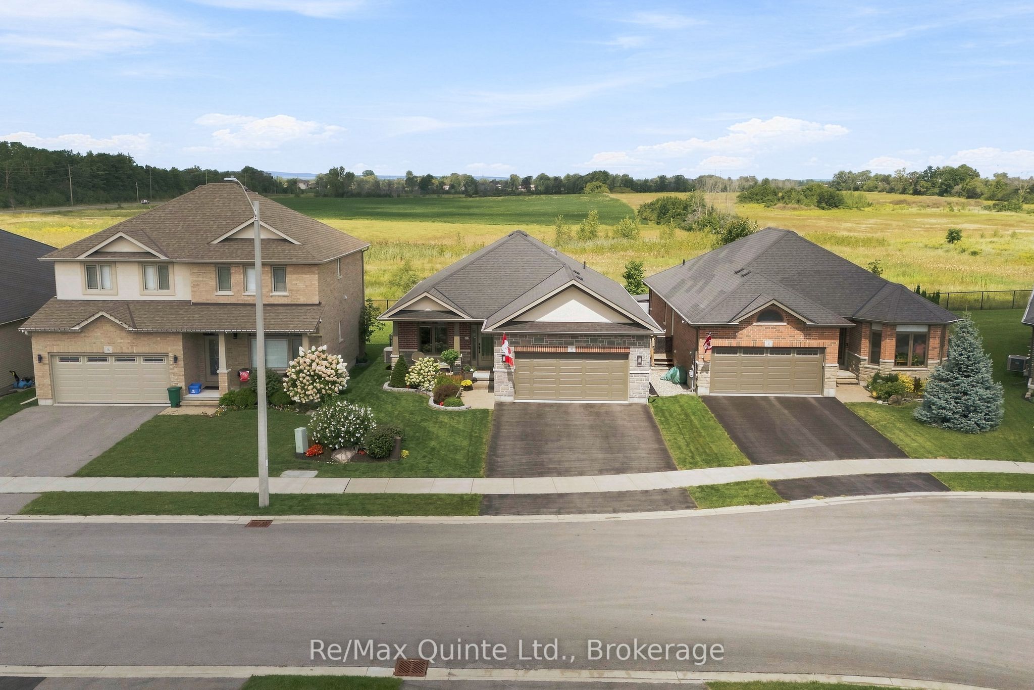 40 Farmington Crescent, Belleville, ON K8N 0J8 photo 3