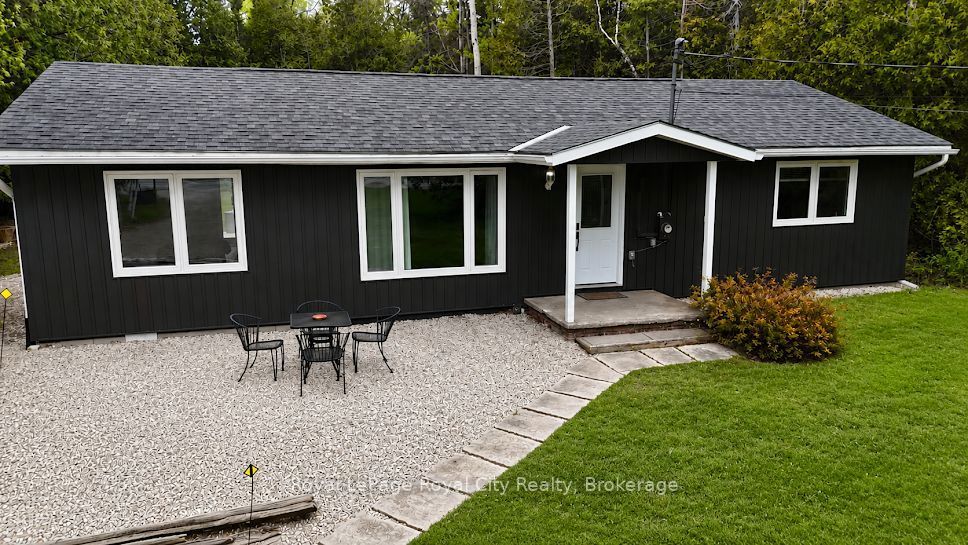 7221 6 Highway, Northern Bruce Peninsula, ON N0H 2R0 photo 2