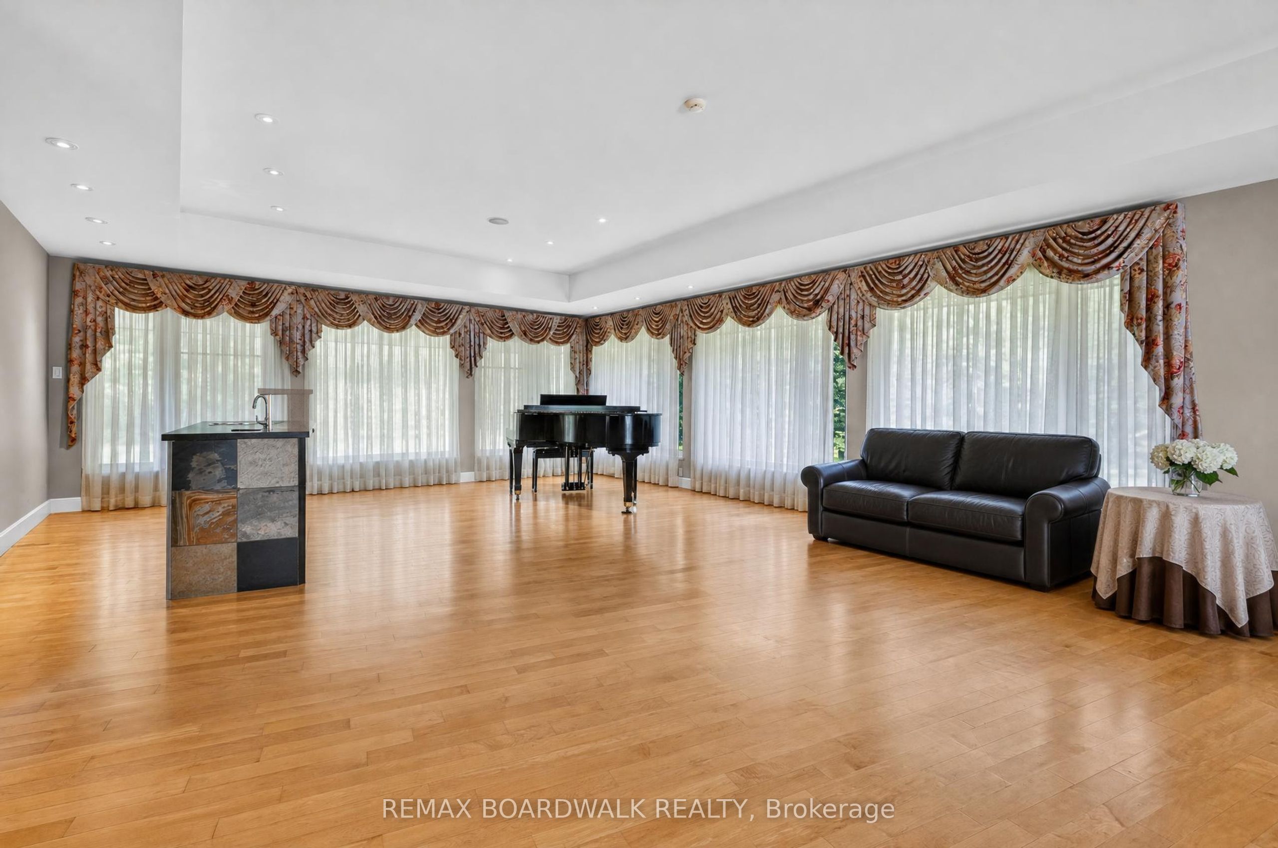 2437 Devine Road, Orleans - Cumberland and Area, ON K0A 3H0 photo 4