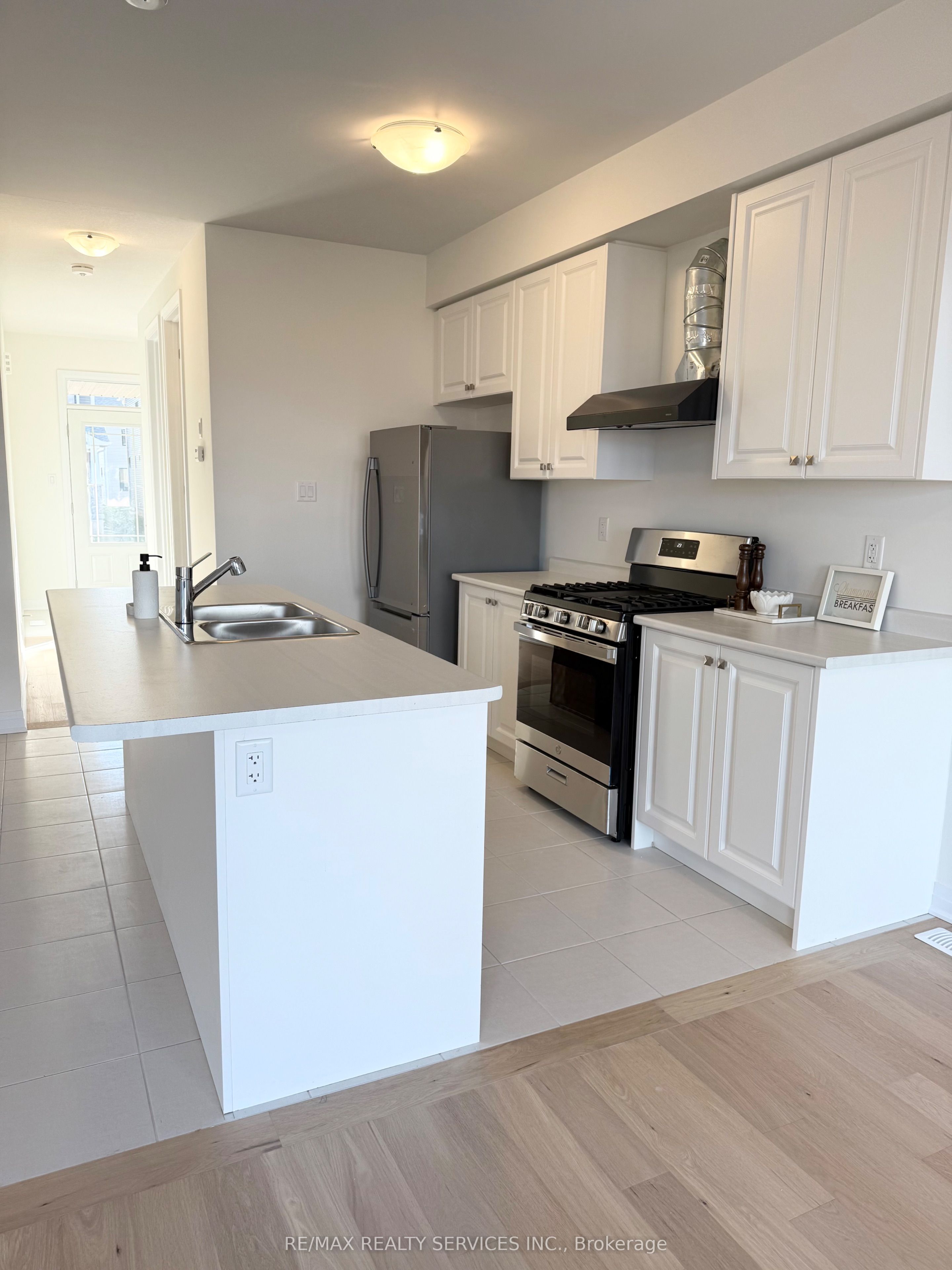 64 Masters Street, Welland, ON L3B 0N4 photo 2