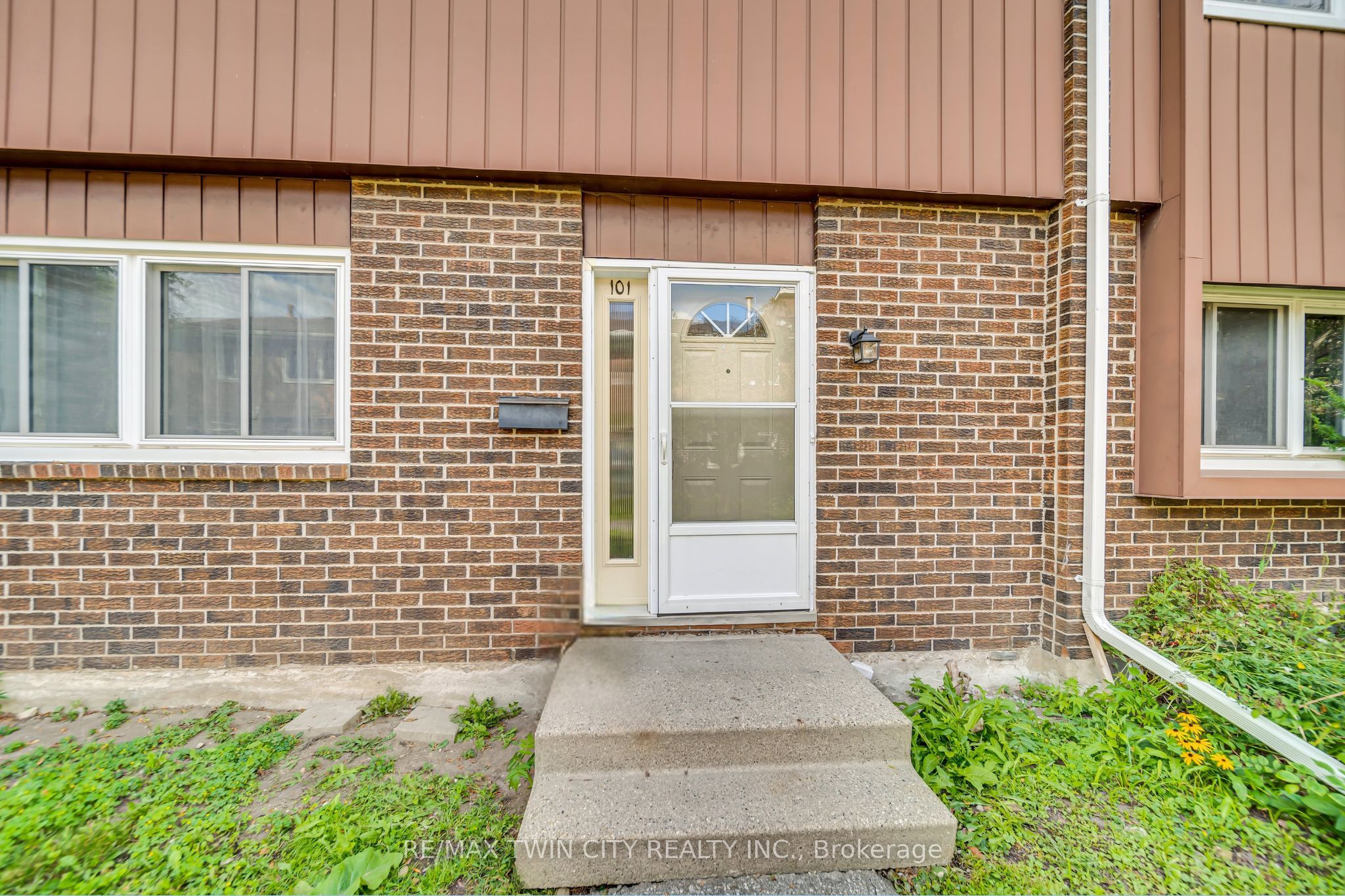 121 University Avenue E 101, Waterloo, ON N2J 4J1 photo 2