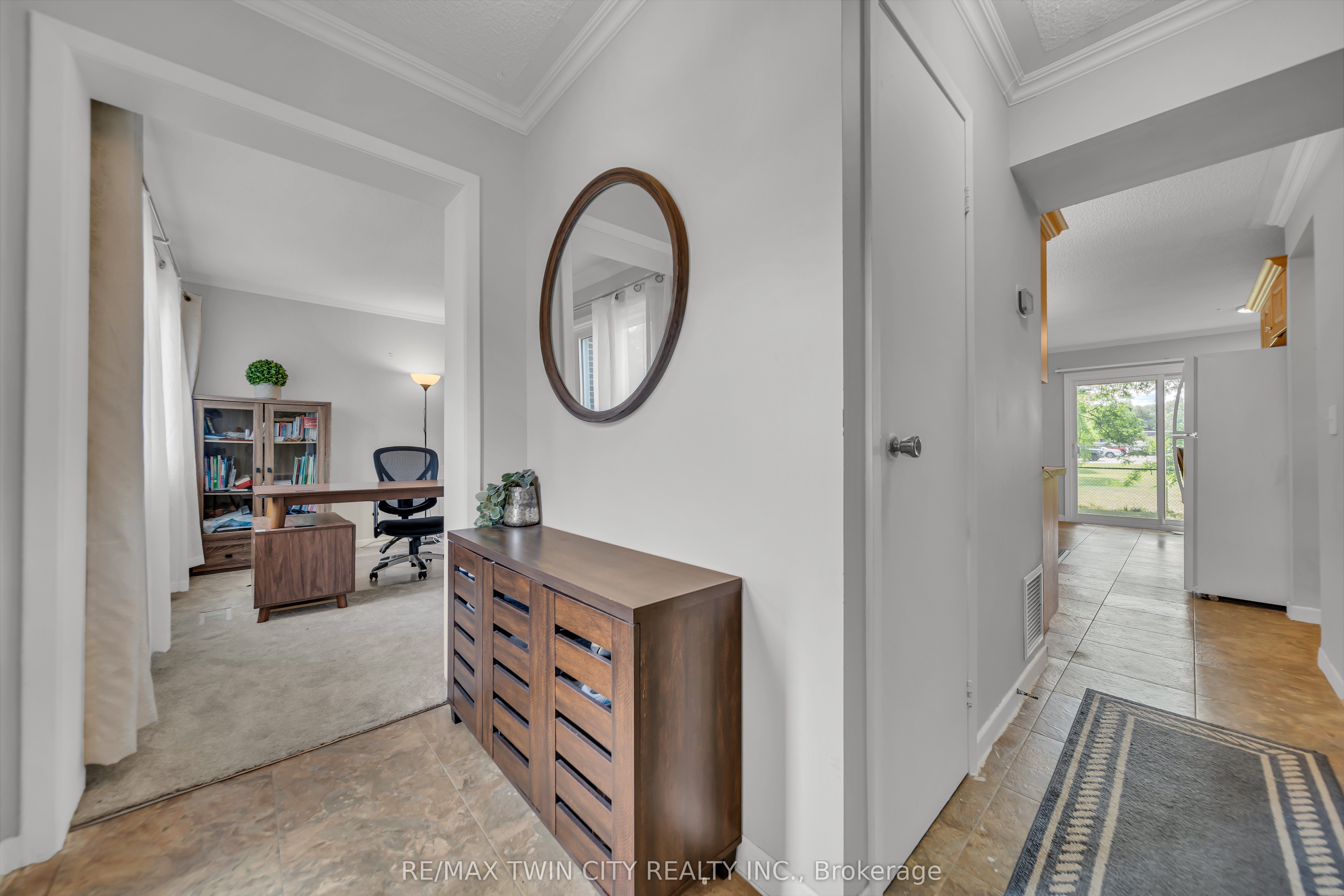 121 University Avenue E 101, Waterloo, ON N2J 4J1 photo 3