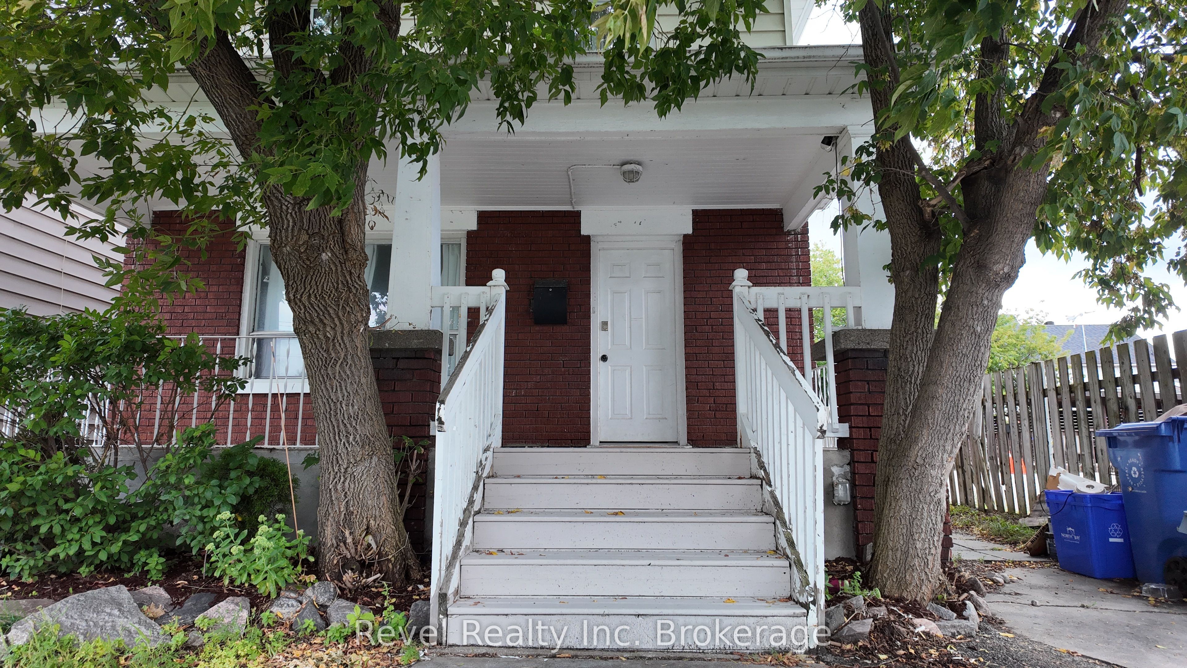 416 First Avenue W, North Bay, ON P1B 3C4 photo 2