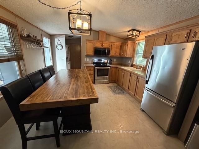 98 HWY 72, Sioux Lookout, ON P8T 0A7 photo 3