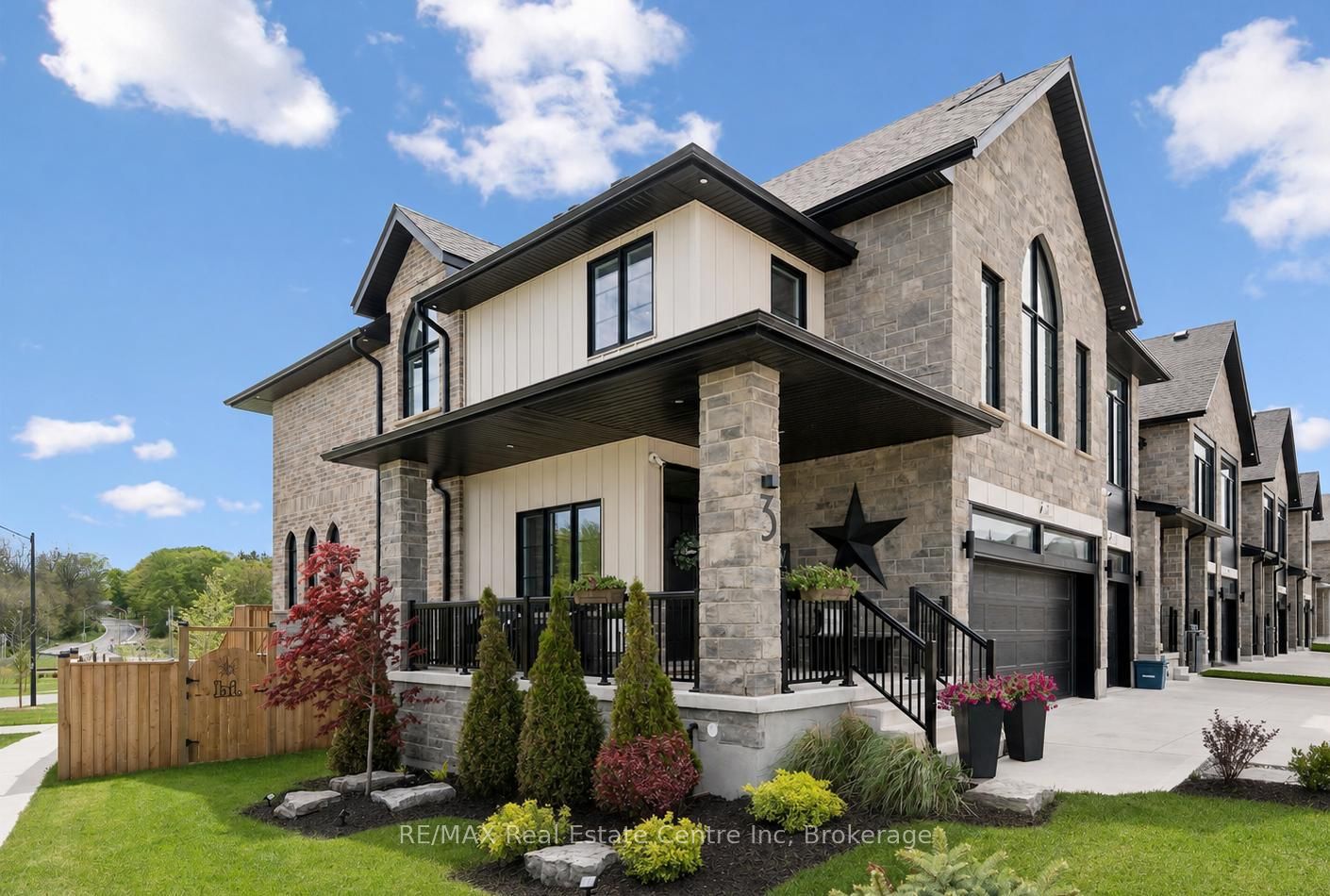 3 Queensbrook Crescent, Cambridge, ON N1S 0E5 photo 2