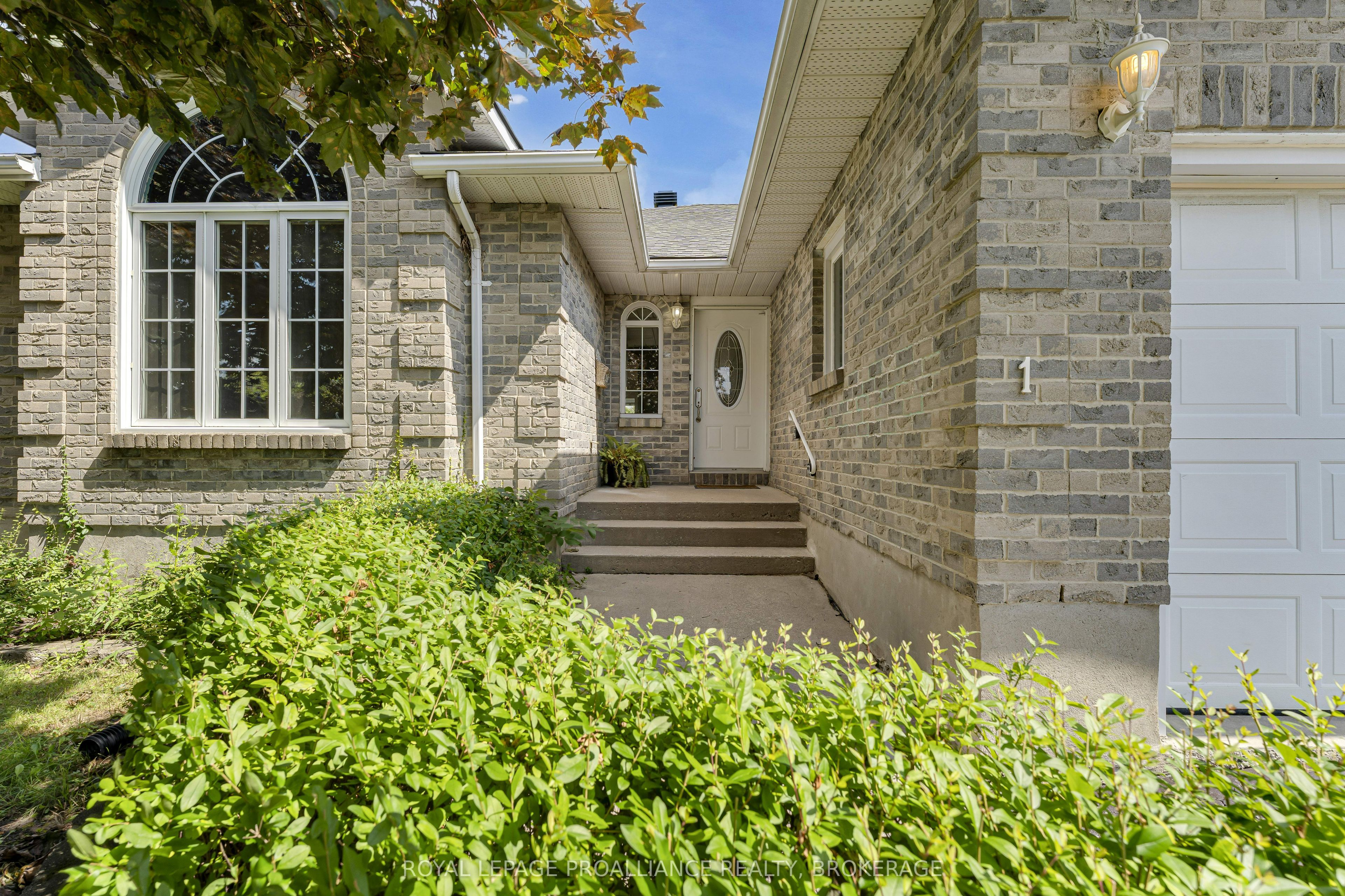 542 Davis Drive, Kingston, ON K7M 8J6 photo 3