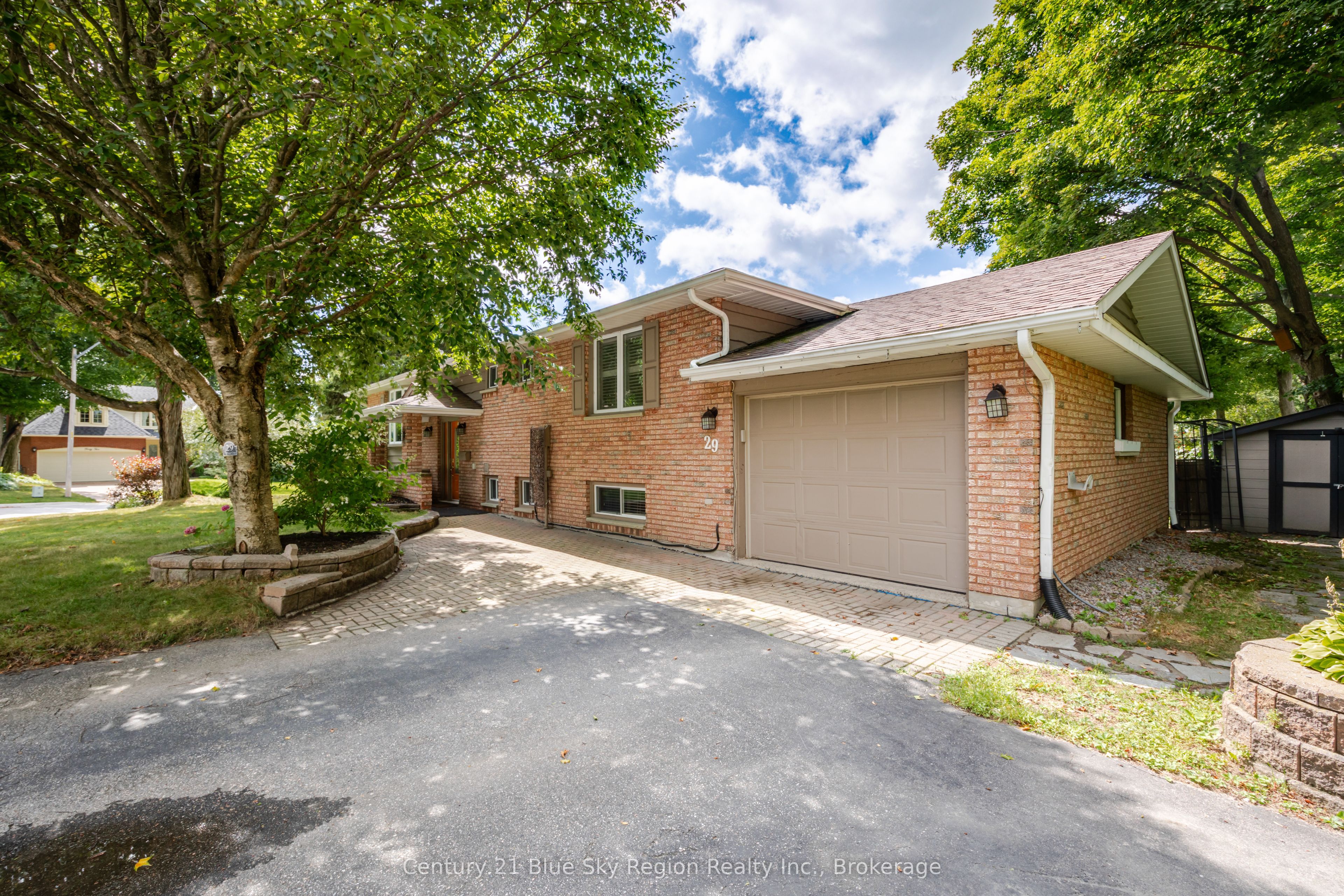 29 Carriage Crescent, North Bay, ON P1C 1G5 photo 2