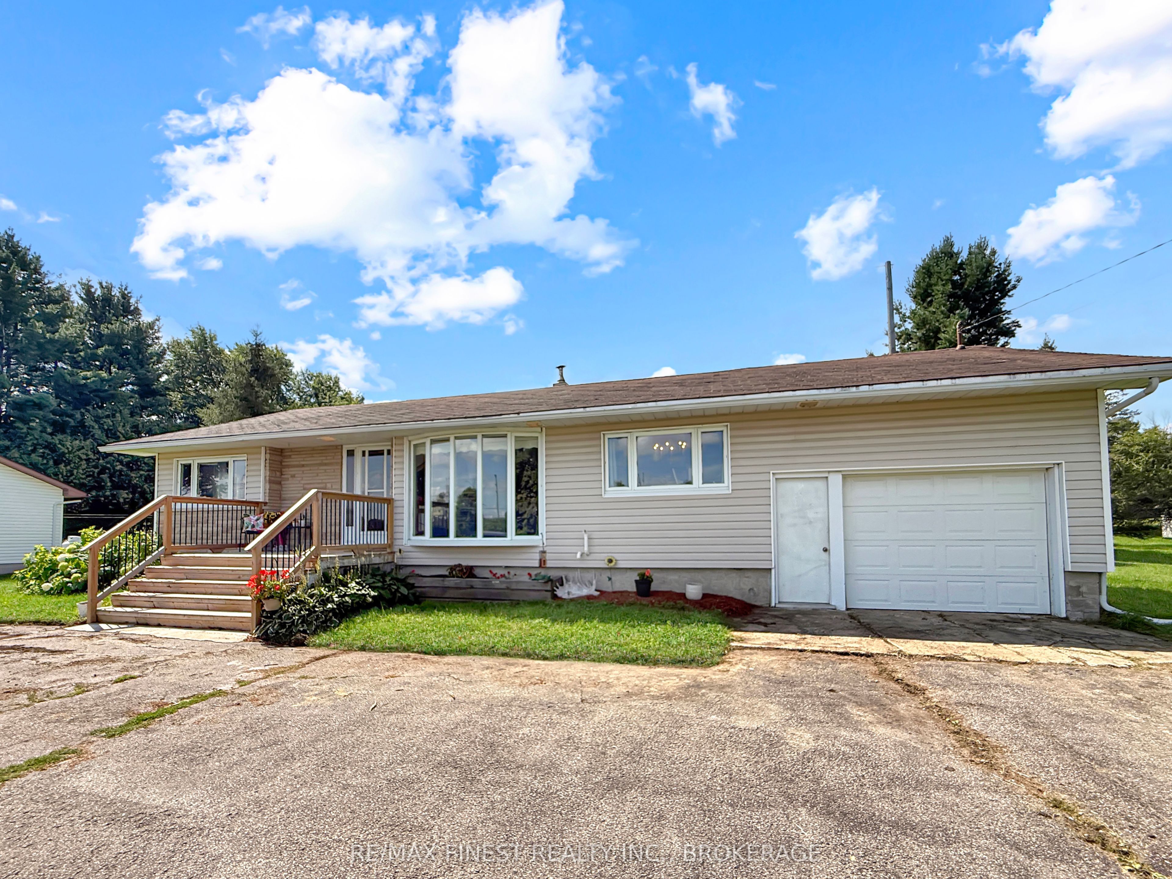 9859 County Rd 42, Westport, ON K0A 1X0 photo 3