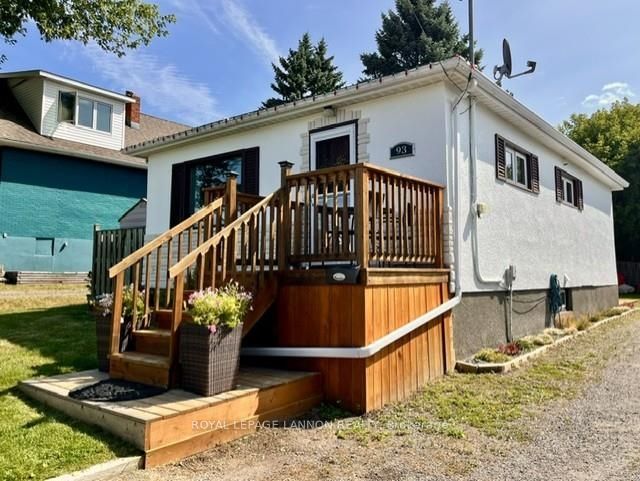 93 Windemer Avenue N, Thunder Bay, ON P7A 6B3 photo 2