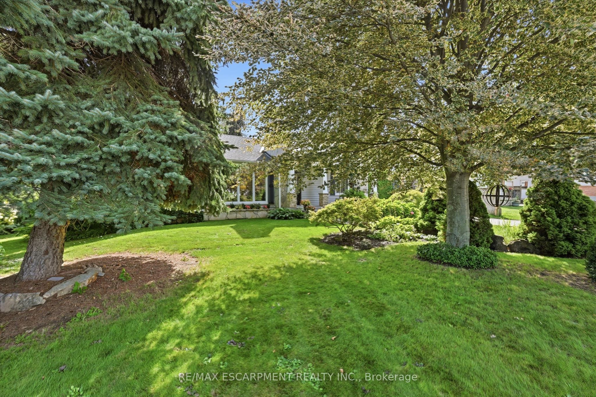 6 Kerman Avenue, Grimsby, ON L3M 3W4 photo 3