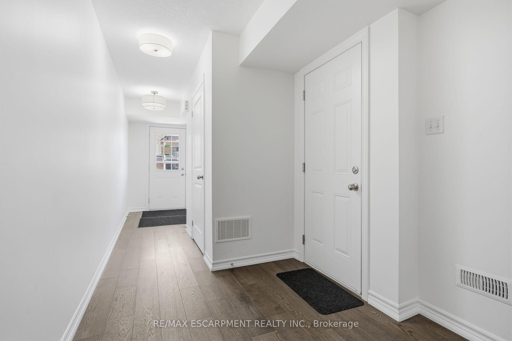 26 Hiscott Drive, Hamilton, ON L8B 0A3 photo 5