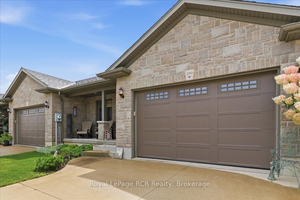 250 Krotz Street E, North Perth, ON N4W 0B3 photo 3