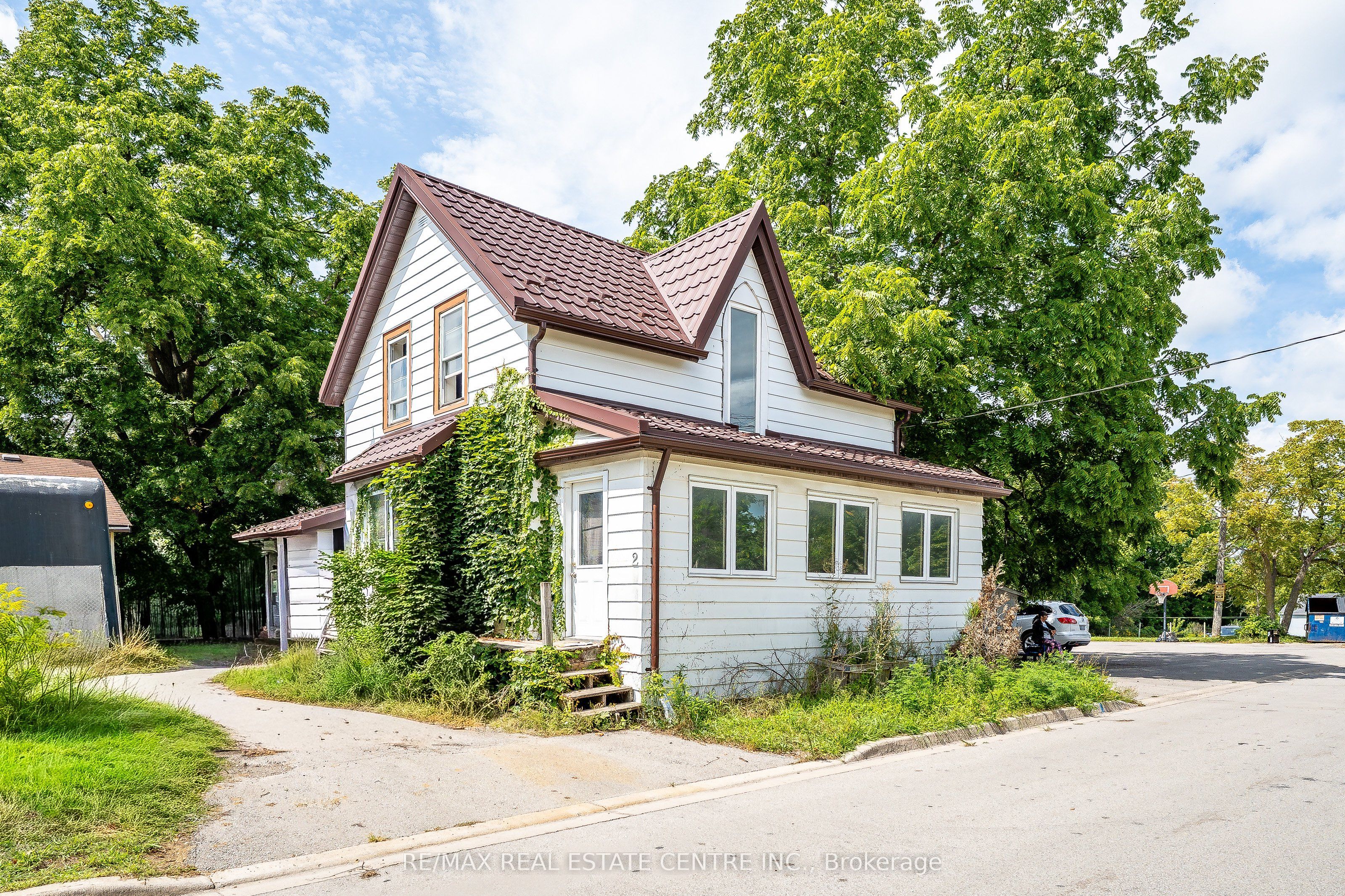 2 West Pearl Street, St. Thomas, ON N5P 2N8