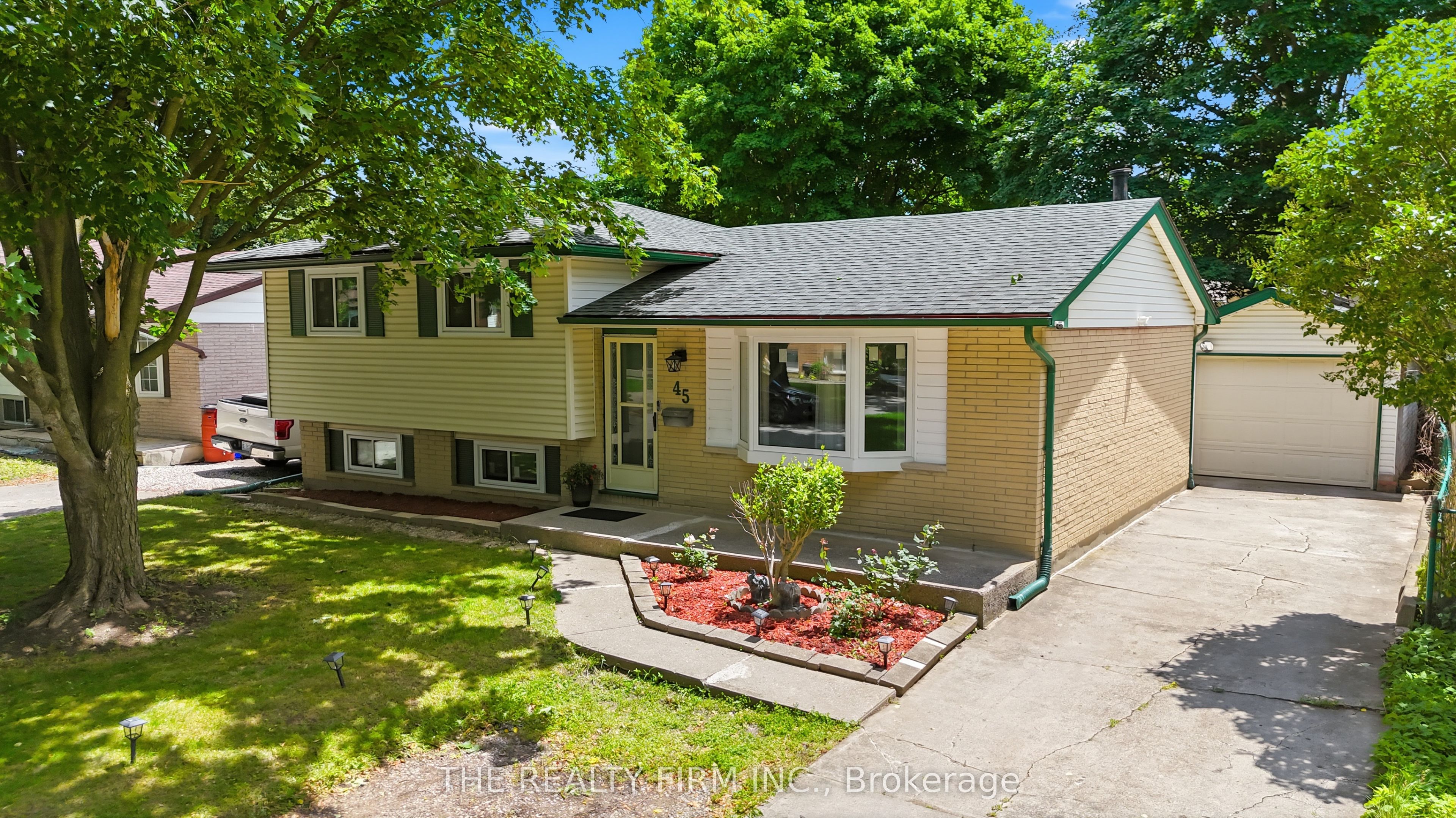 45 Amy Crescent, London East, ON N5Y 4A5