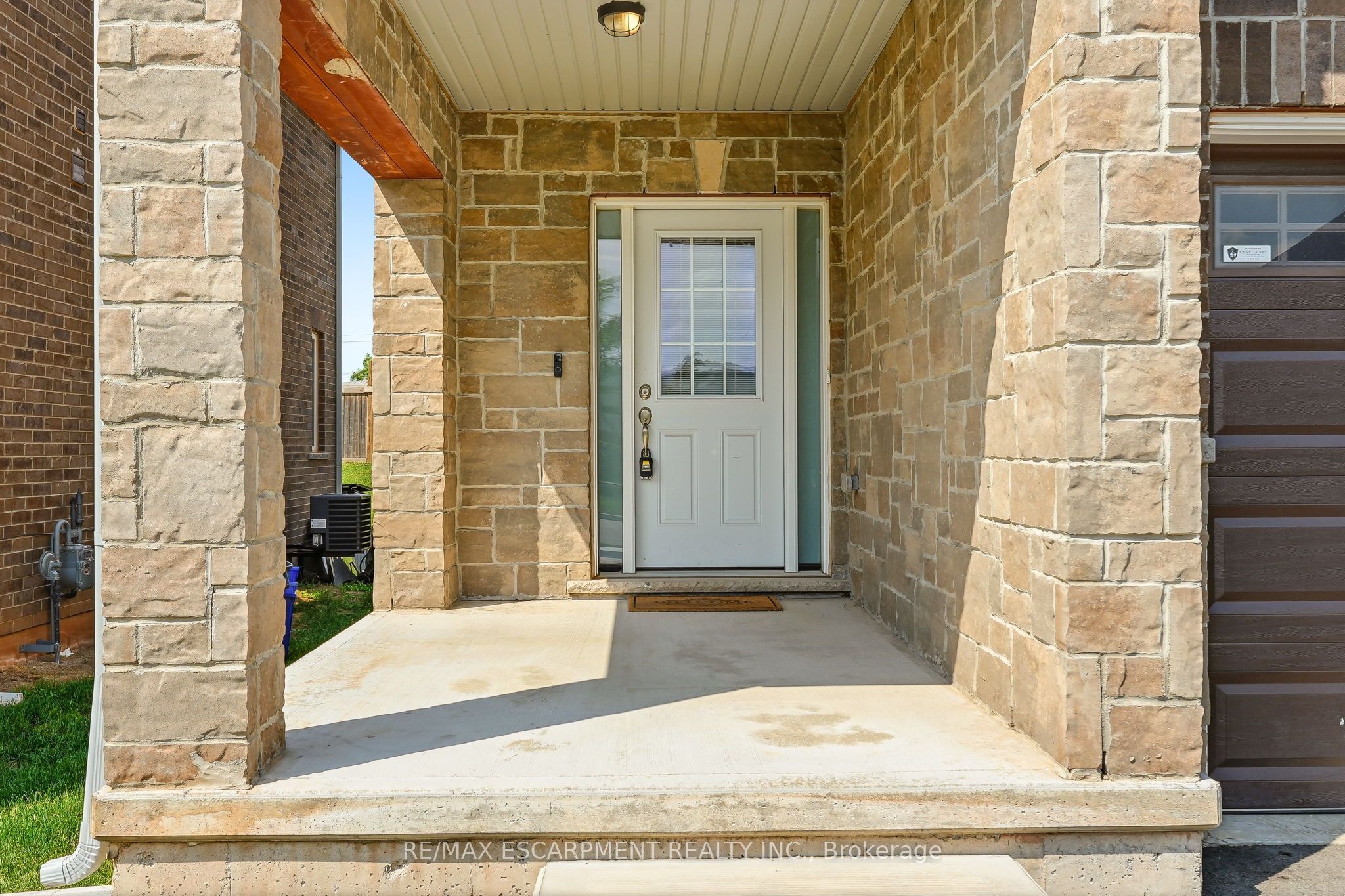 67 PINOT Crescent, Hamilton, ON L8E 0J9 photo 2