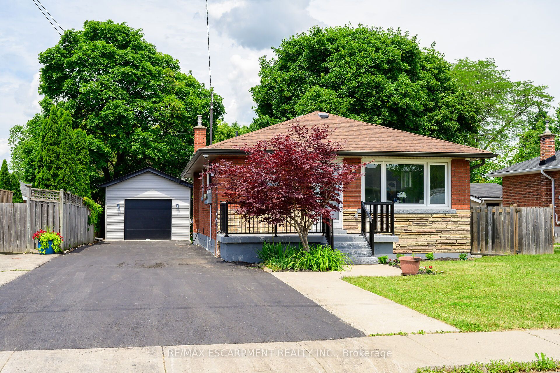 150 Howard Avenue, Hamilton, ON L9A 2W8