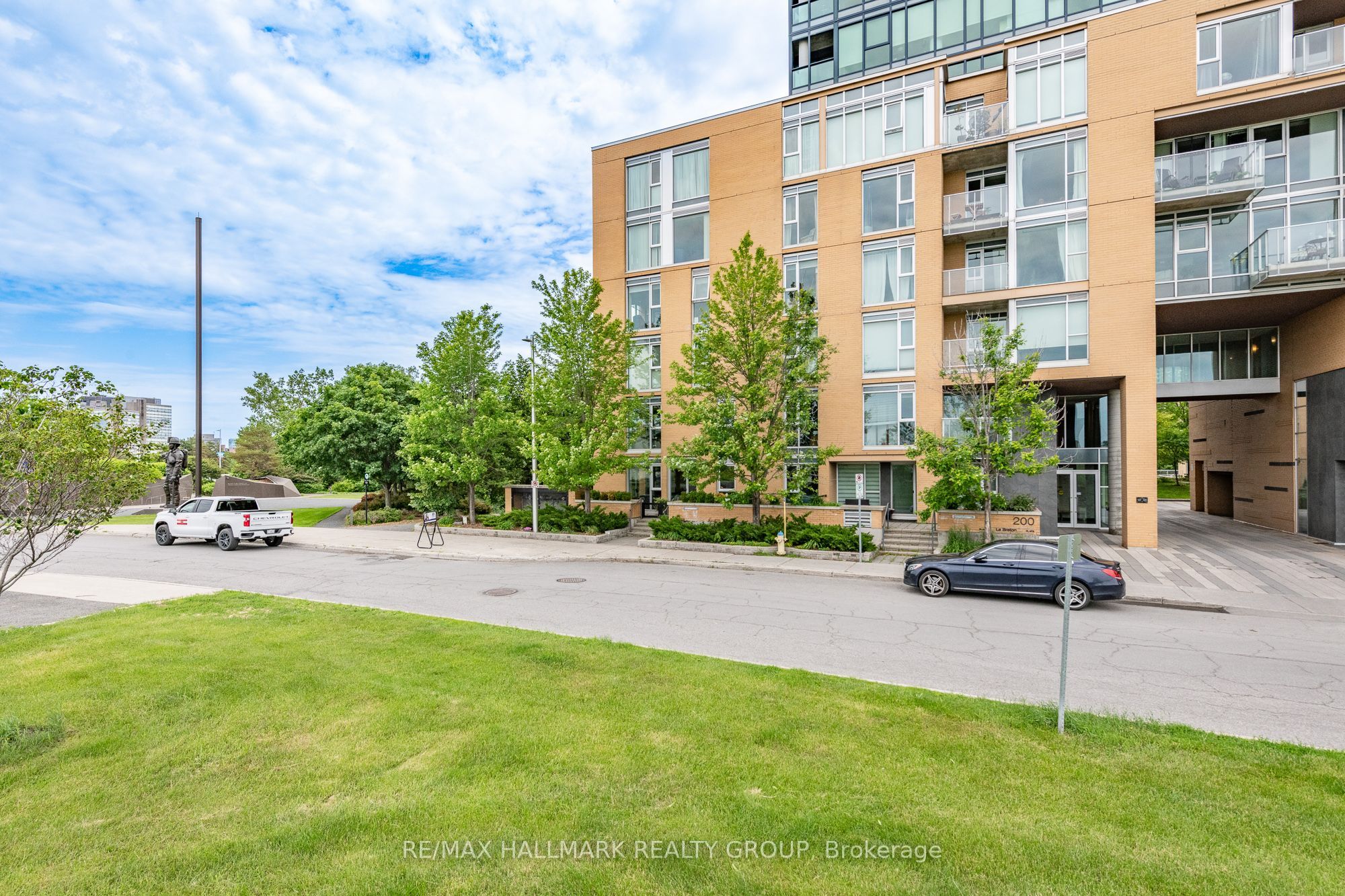 200 Lett Street 1103, West Centre Town, ON K1R 0A7 photo 3