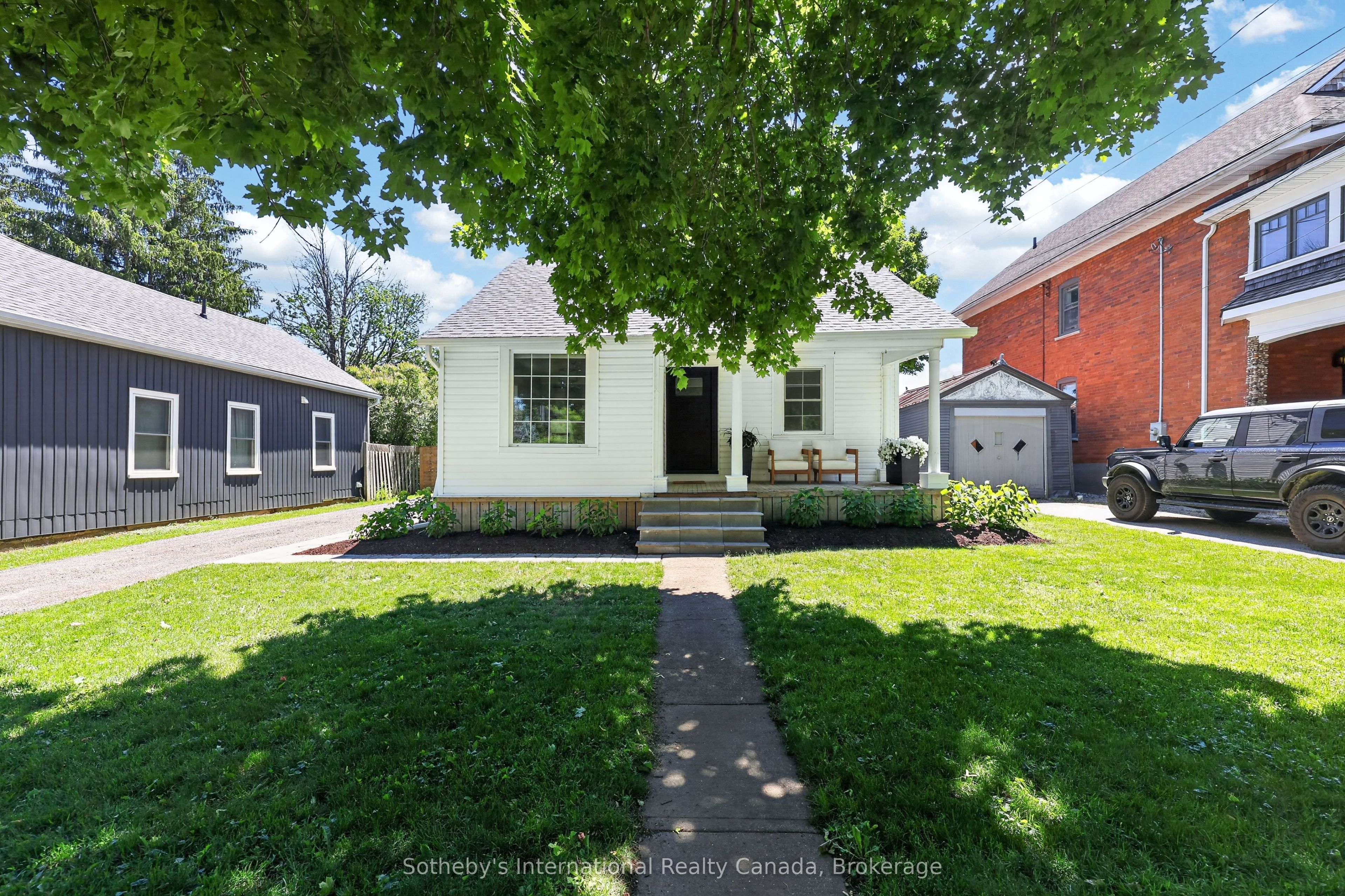 131 Bruce Street S, Blue Mountains, ON N0H 2P0