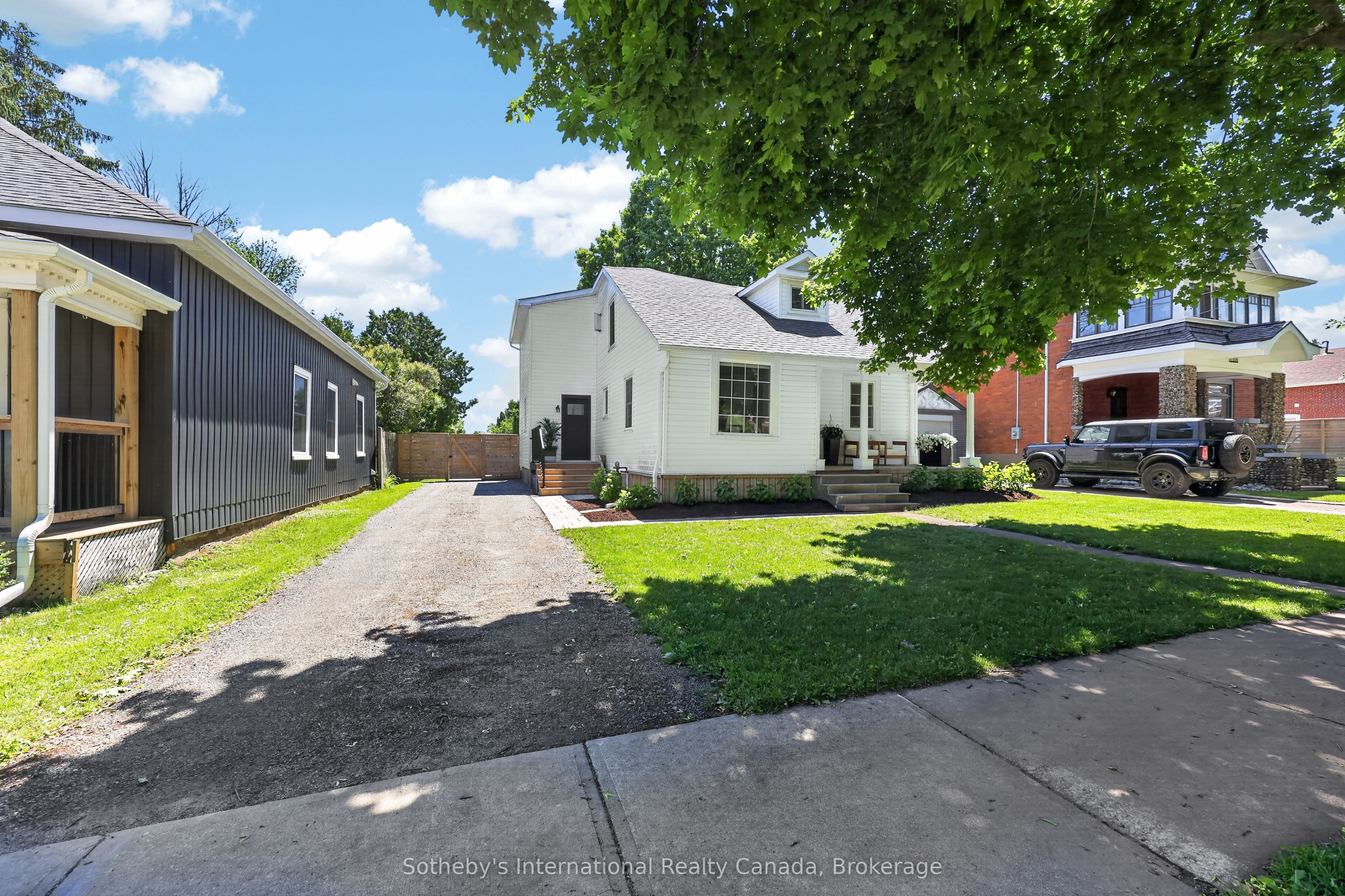 131 Bruce Street S, Blue Mountains, ON N0H 2P0 photo 2