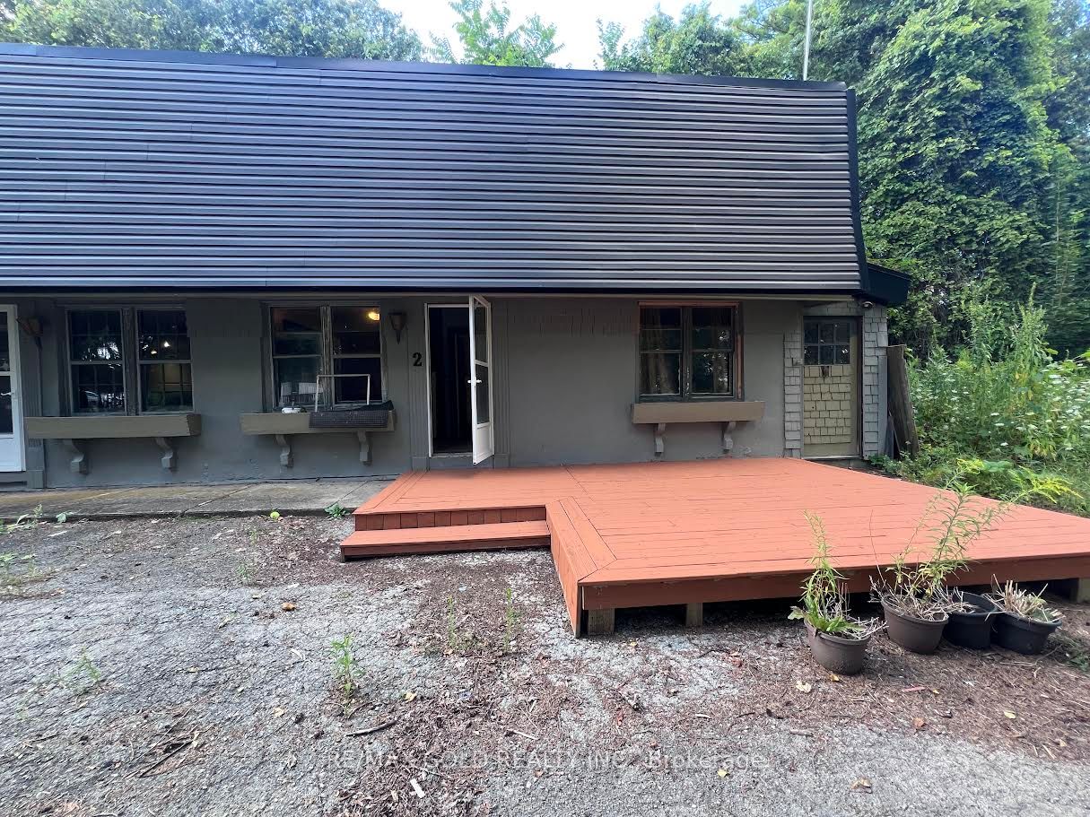 292 Freelton Road 2, Hamilton, ON L8B 0Z5