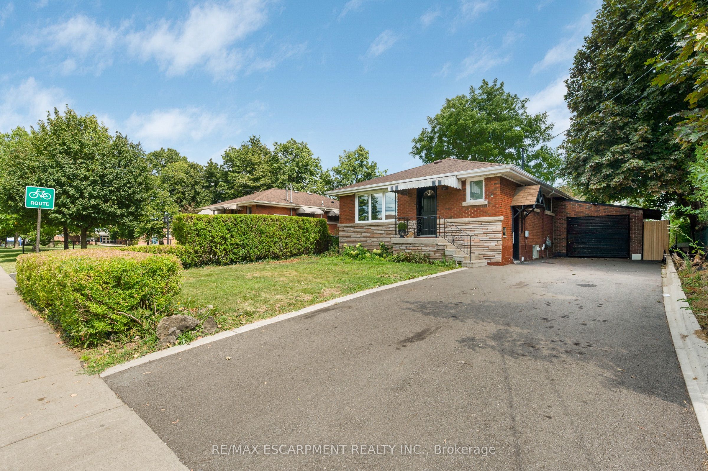 201 Terrace Drive, Hamilton, ON L9A 2Z2 photo 2