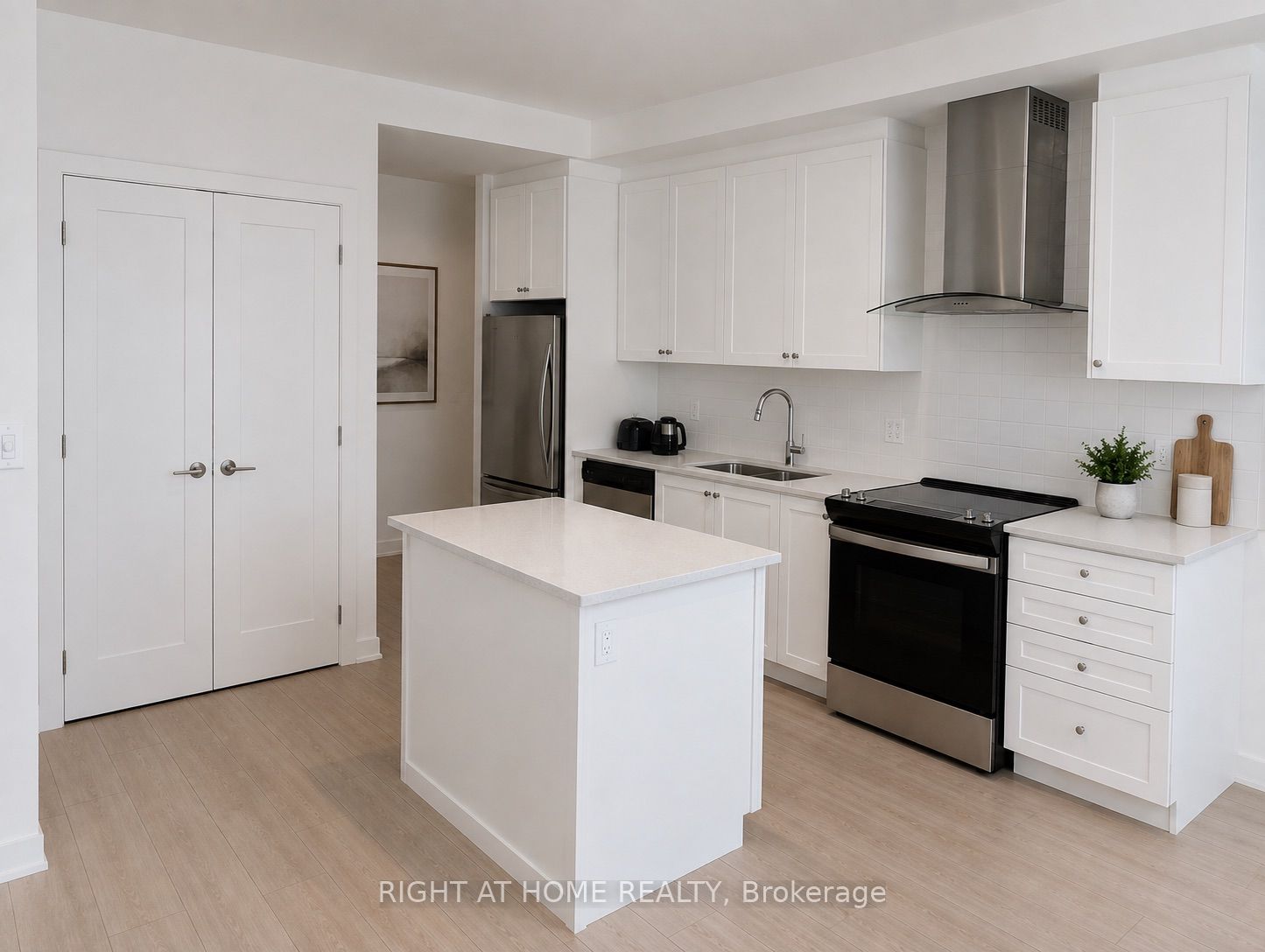 55 Duke Street W 313, Kitchener, ON N2H 0B7 photo 2