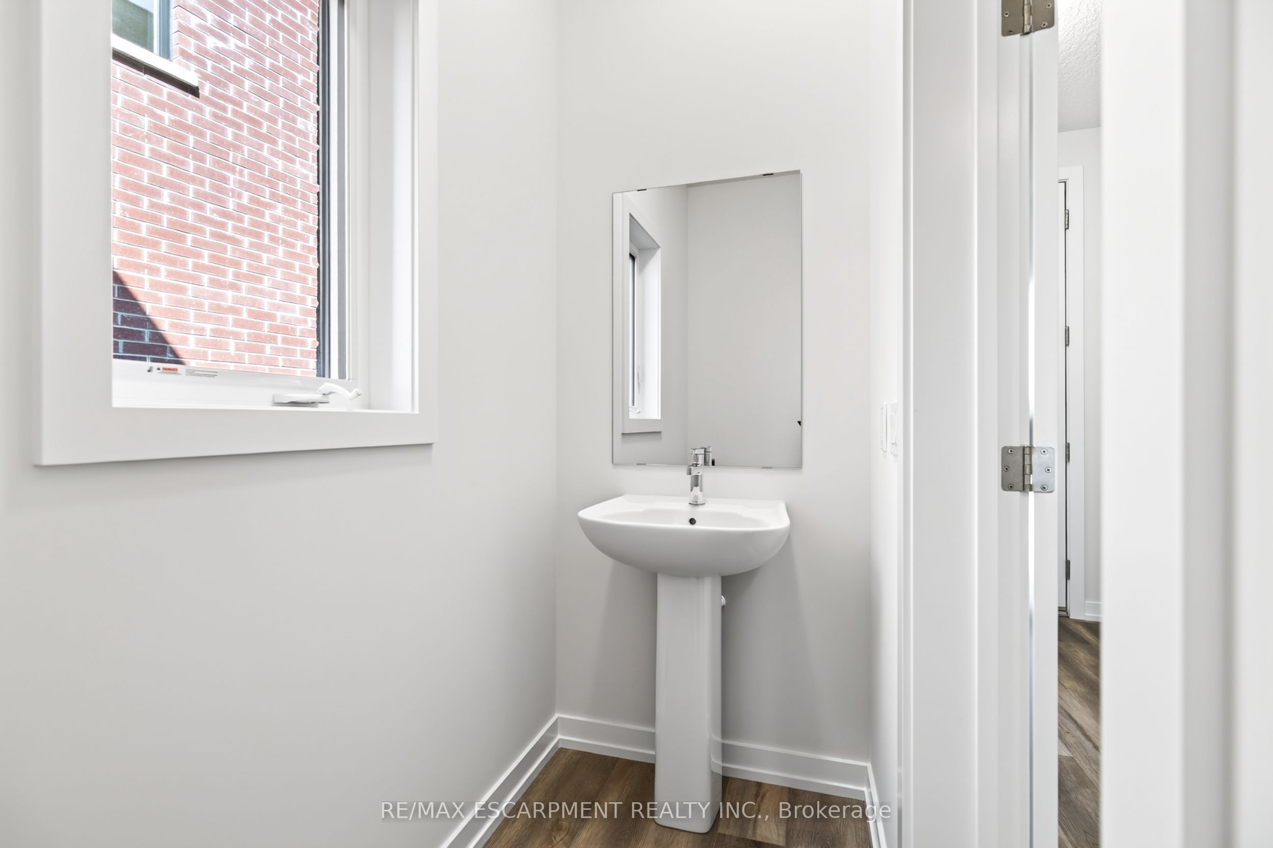 96 Valley Trail Place, Hamilton, ON L8B 2A2 photo 3