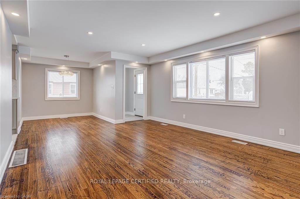 54 Duncombe Drive, Hamilton, ON L9A 2G2 photo 3