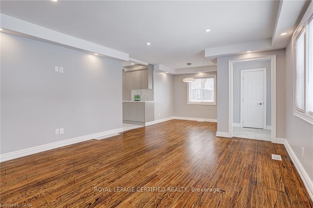 54 Duncombe Drive, Hamilton, ON L9A 2G2 photo 5