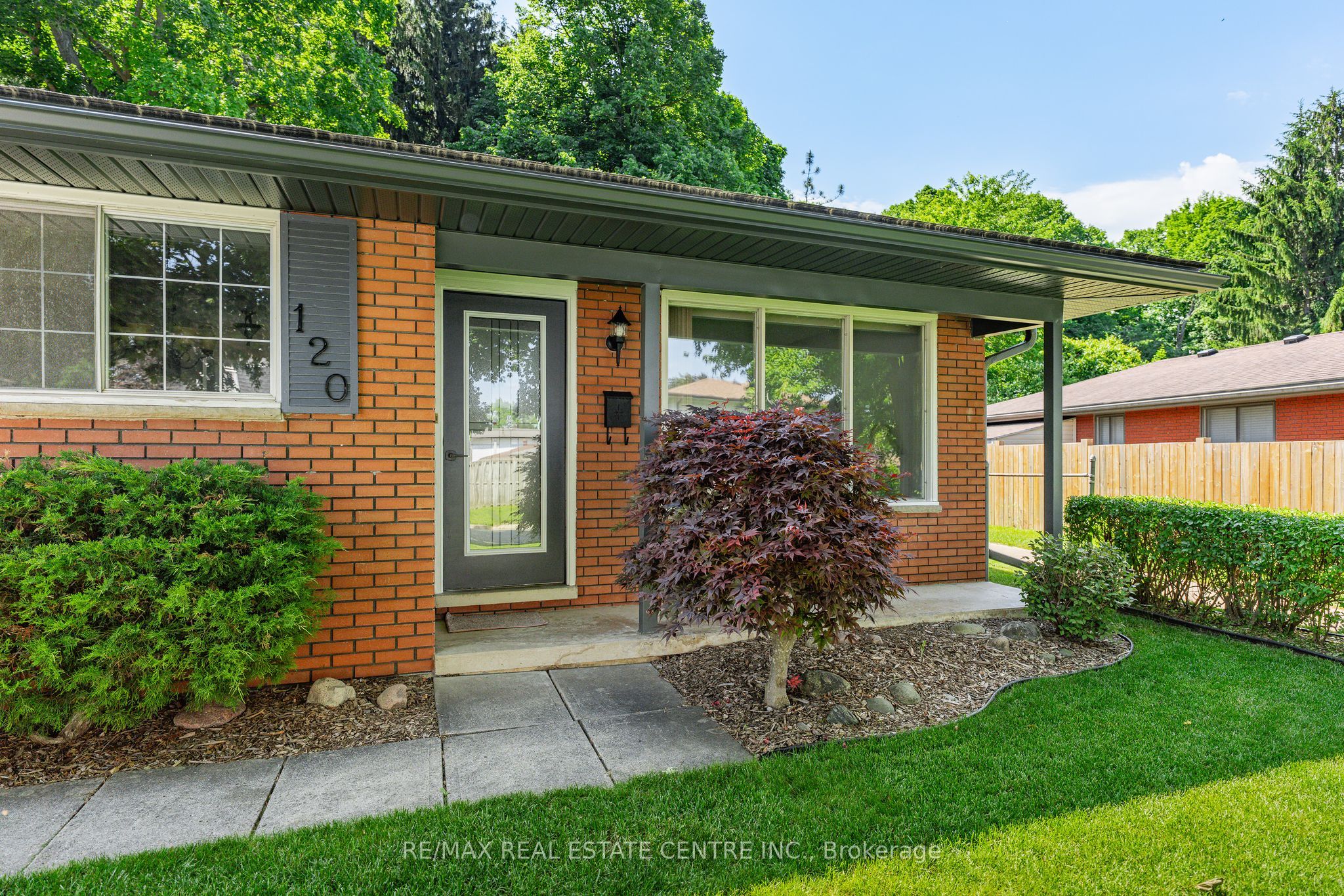 120 Arrowhead Crescent, Kitchener, ON N2P 1B9 photo 2