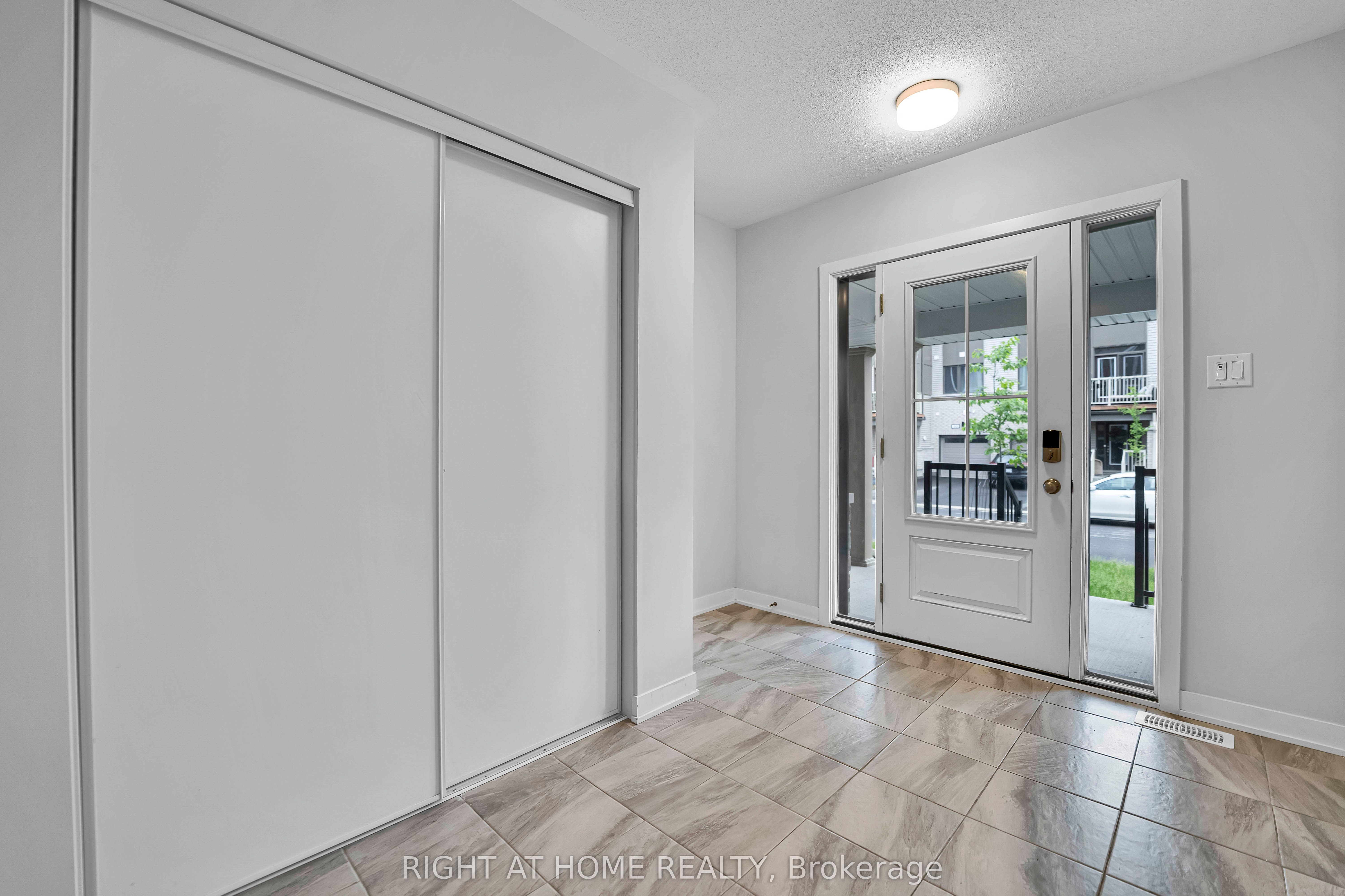 57 PLACETTE STITCH Mews, Stittsville - Munster - Richmond, ON K0A 2Z0 photo 2