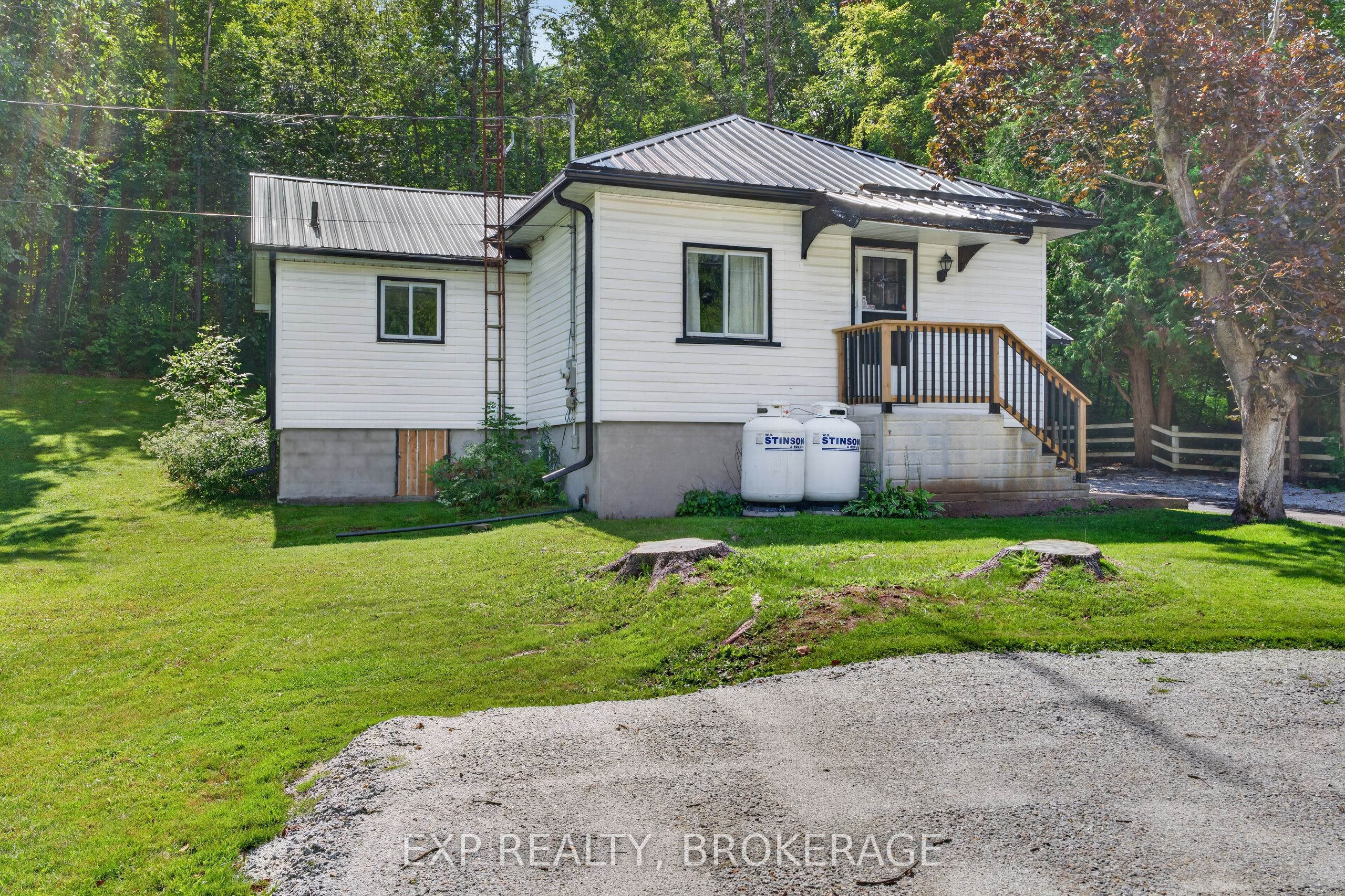 22053 HIGHWAY 7, Tay Valley, ON K0H 2B0 photo 2