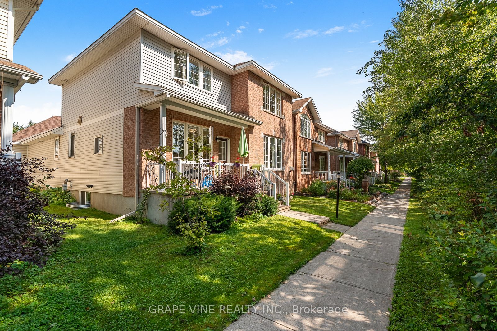 319 Parkin Circle, Blossom Park - Airport and Area, ON K1T 4G6 photo 2
