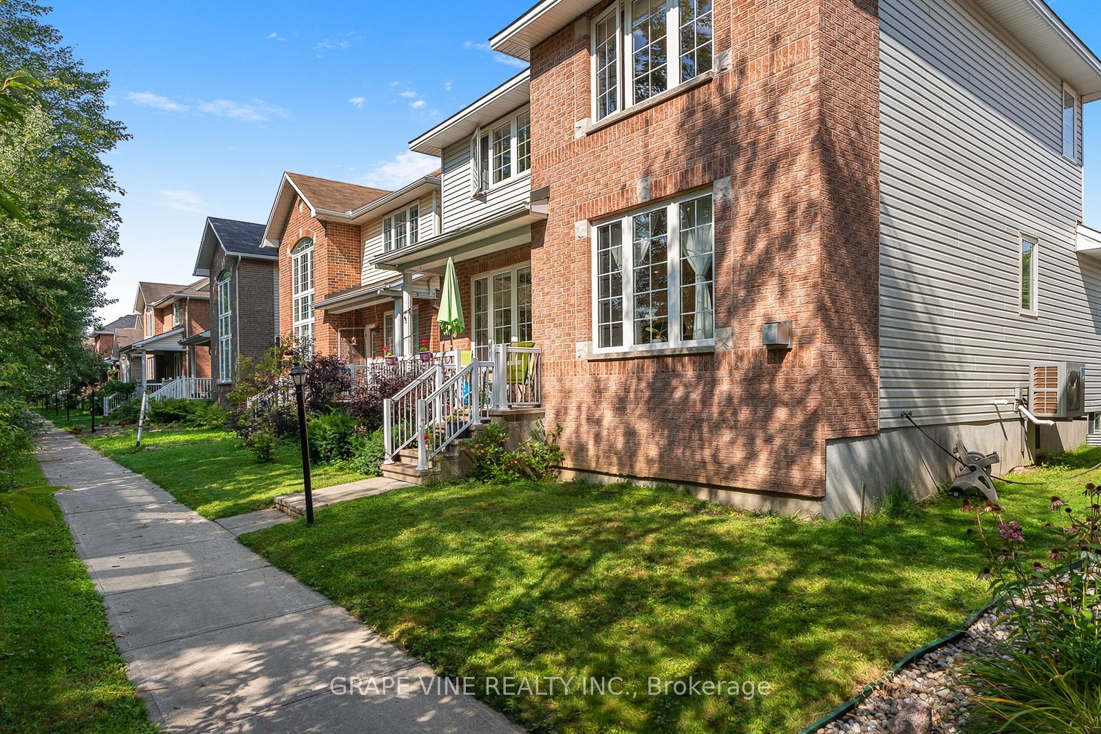 319 Parkin Circle, Blossom Park - Airport and Area, ON K1T 4G6 photo 3