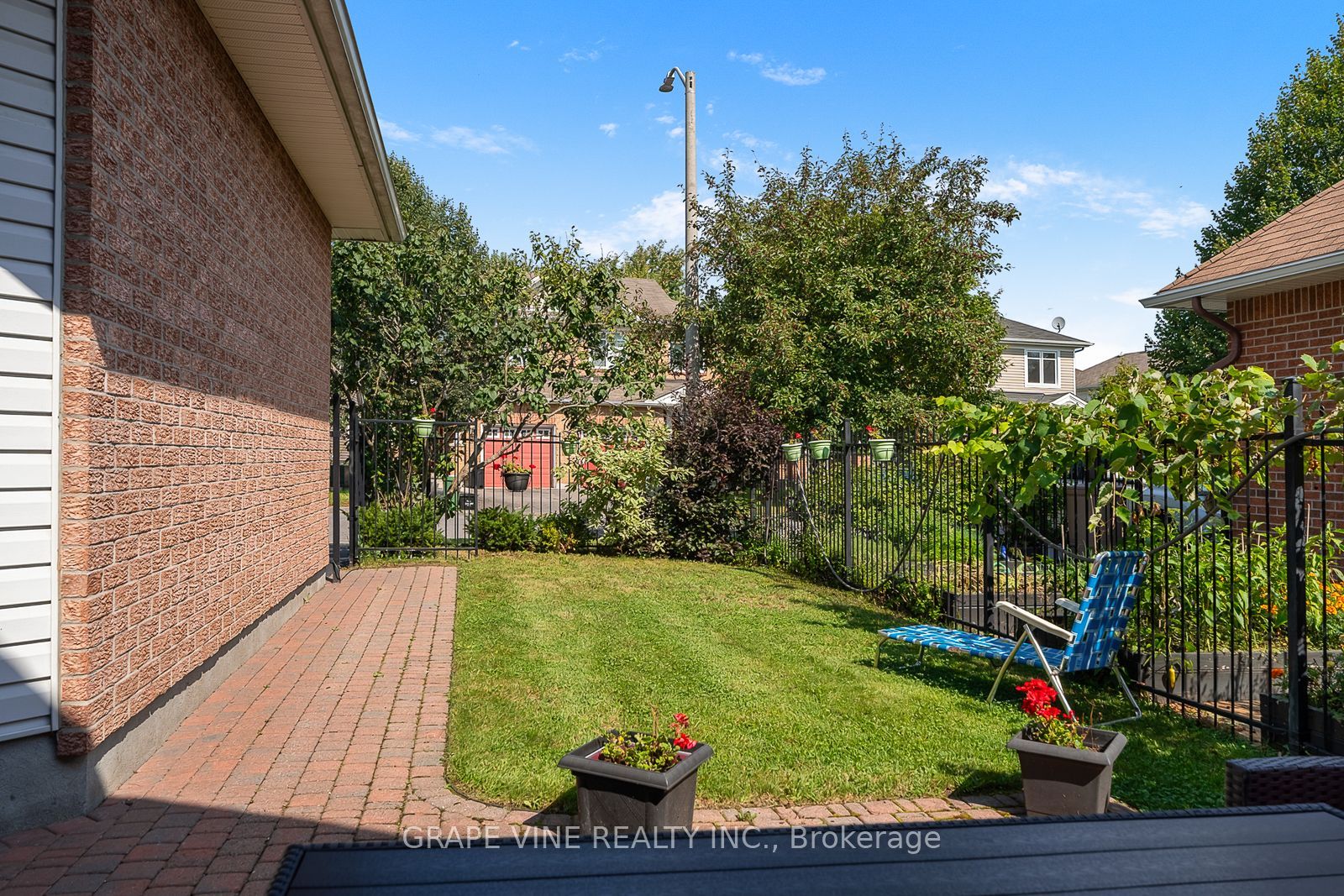 319 Parkin Circle, Blossom Park - Airport and Area, ON K1T 4G6 photo 4