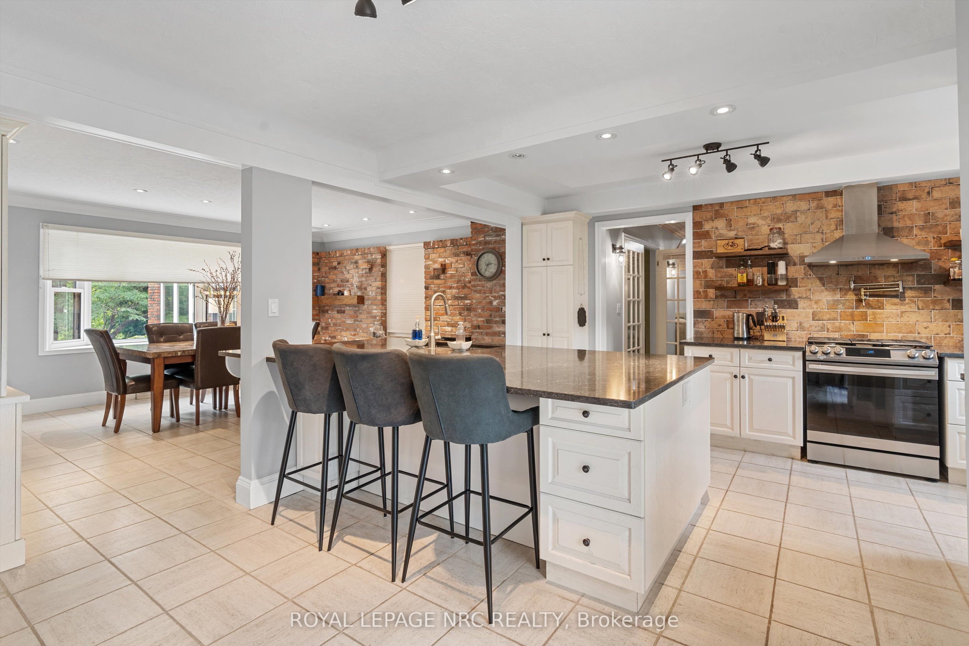 9 Pine Street, Niagara-on-the-Lake, ON L0S 1J0 photo 3