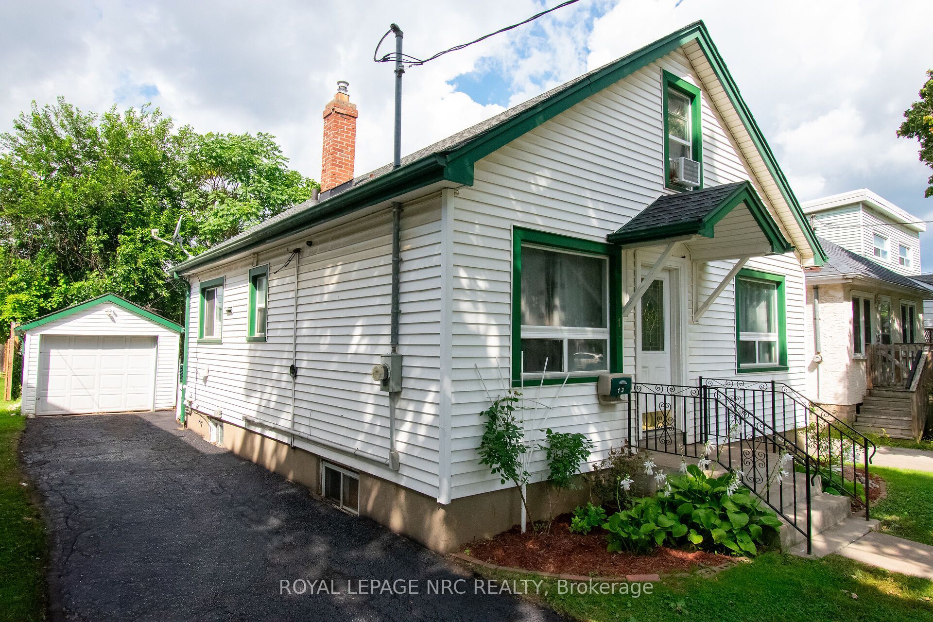 13 Mildred Avenue, St. Catharines, ON L2R 6H9