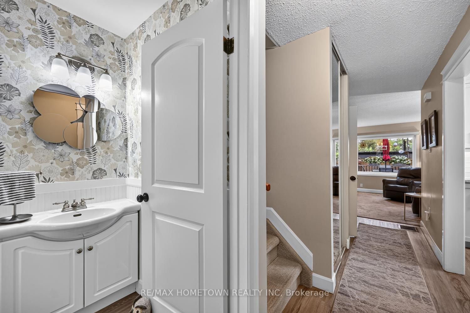 27 Aldershot Avenue 8, Brockville, ON K6V 2P7 photo 2
