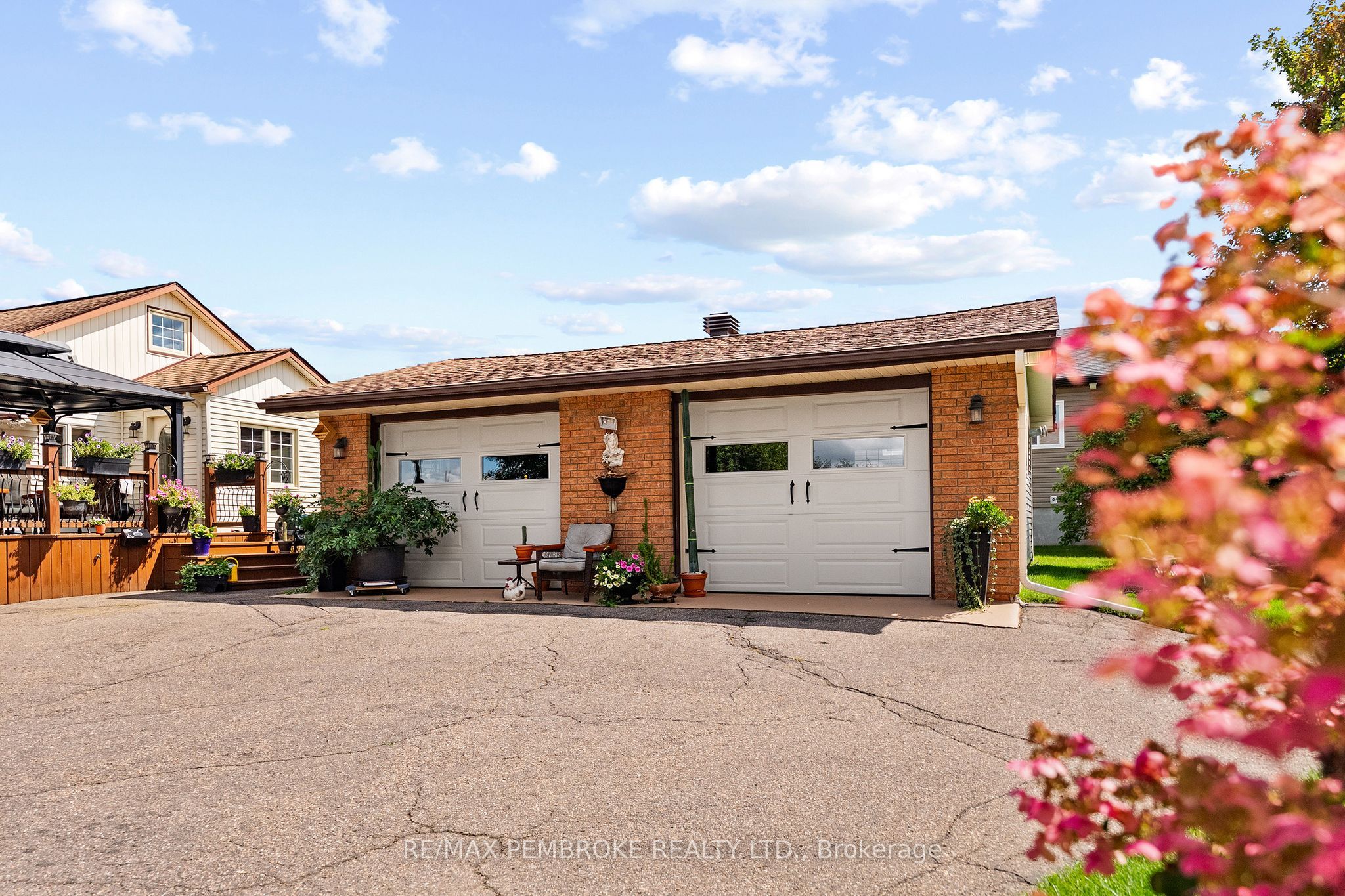 1315 Blakely Crescent W, Pembroke, ON K8A 6Z9 photo 3