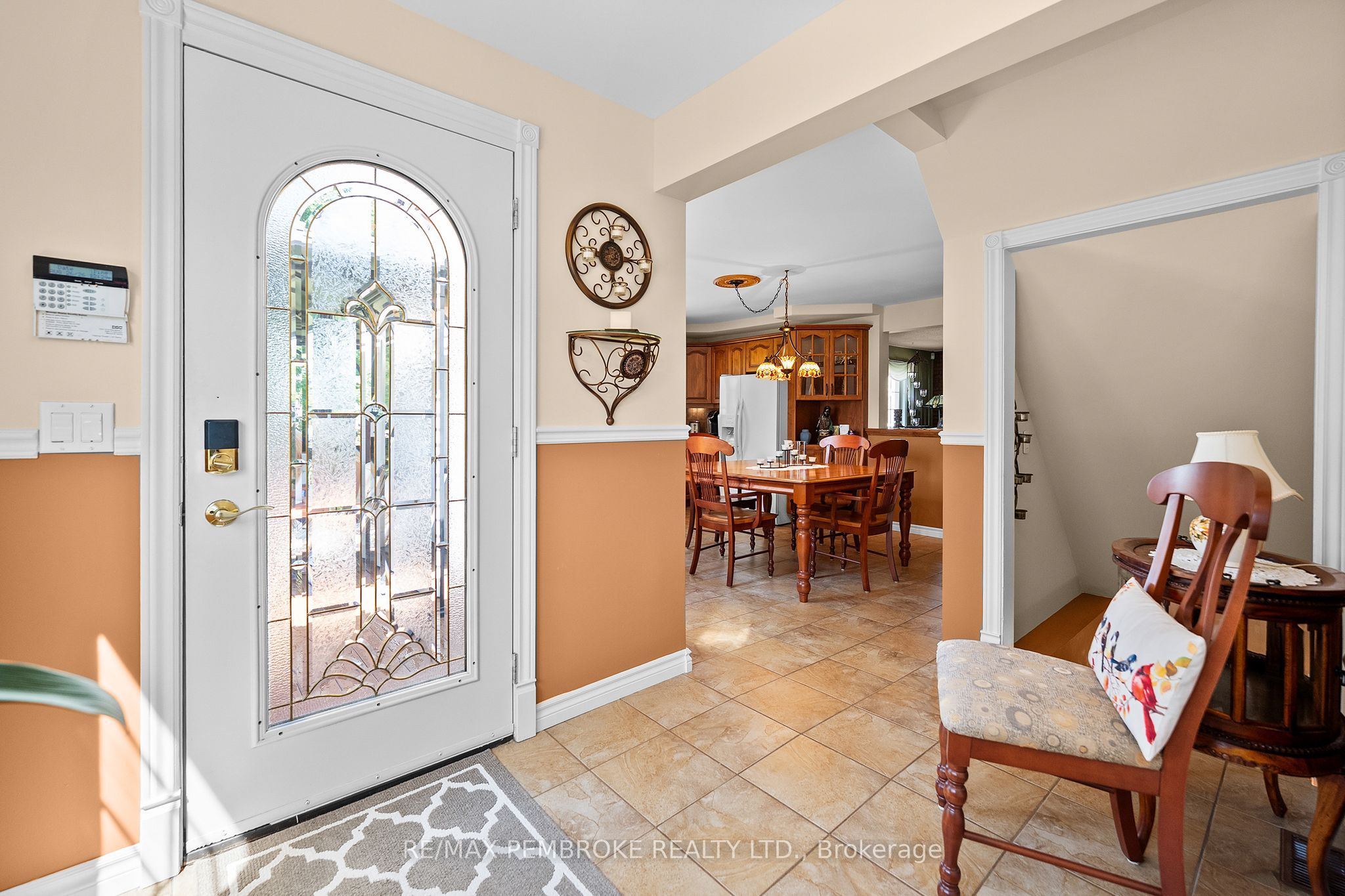 1315 Blakely Crescent W, Pembroke, ON K8A 6Z9 photo 5