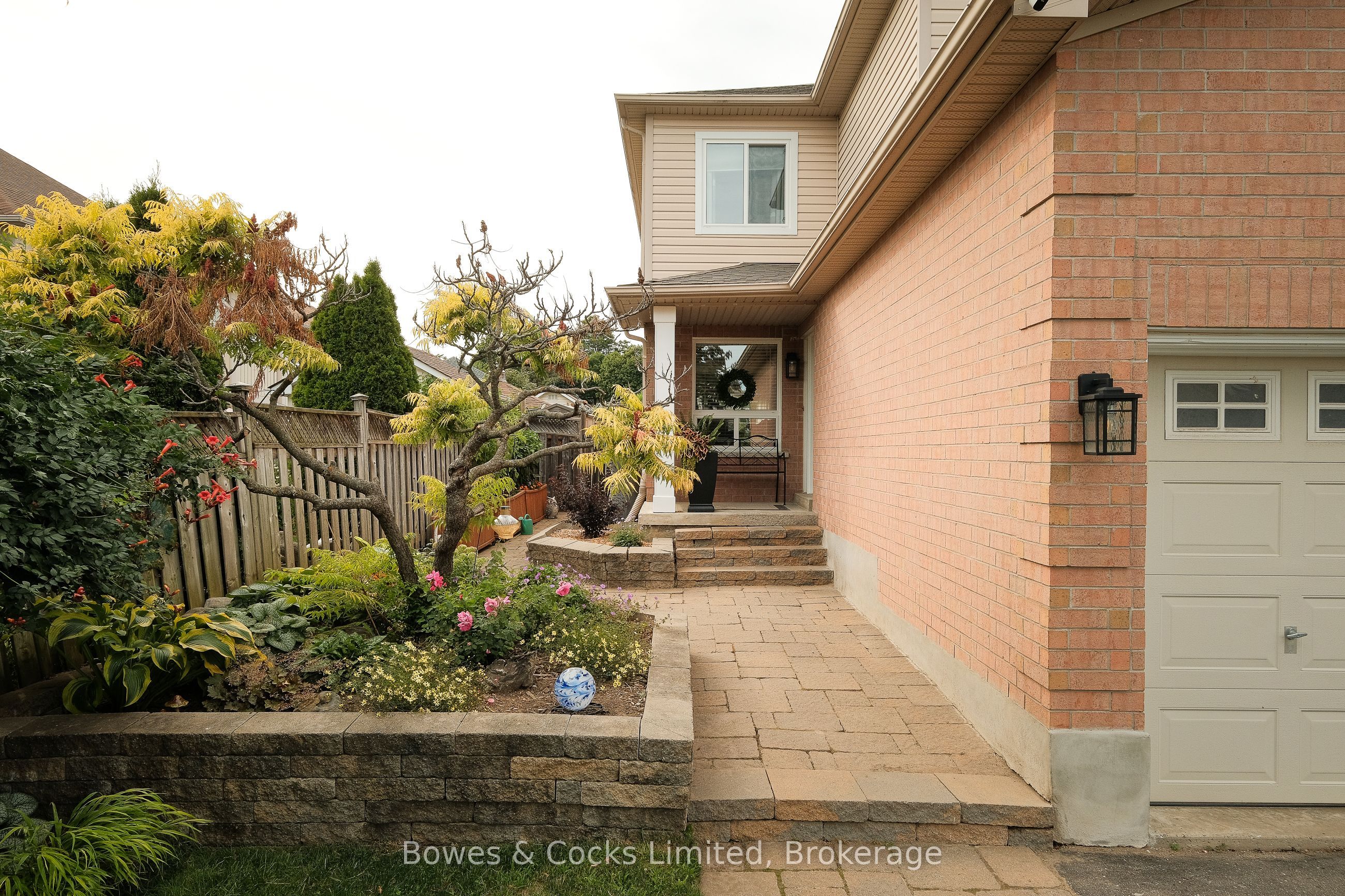 407 Spillsbury Drive, Peterborough, ON K9K 2N6 photo 2
