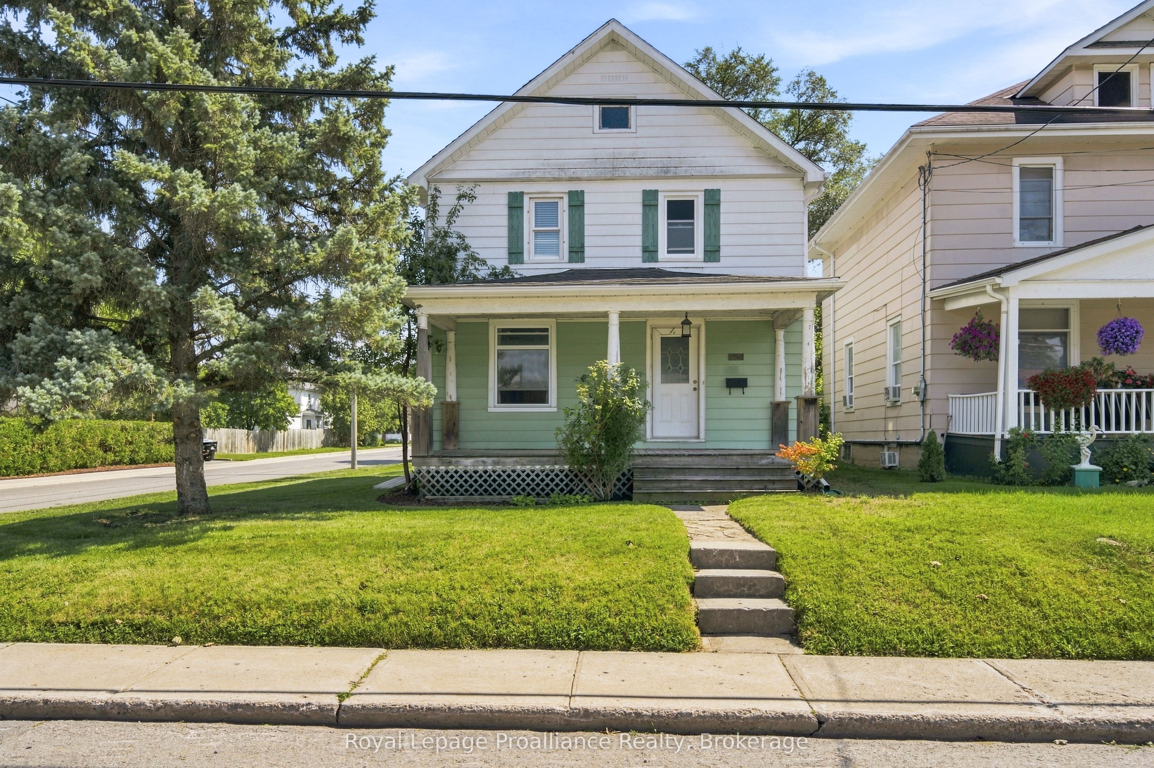 135 Mcgill Street, Quinte West, ON K8V 3K3 photo 2